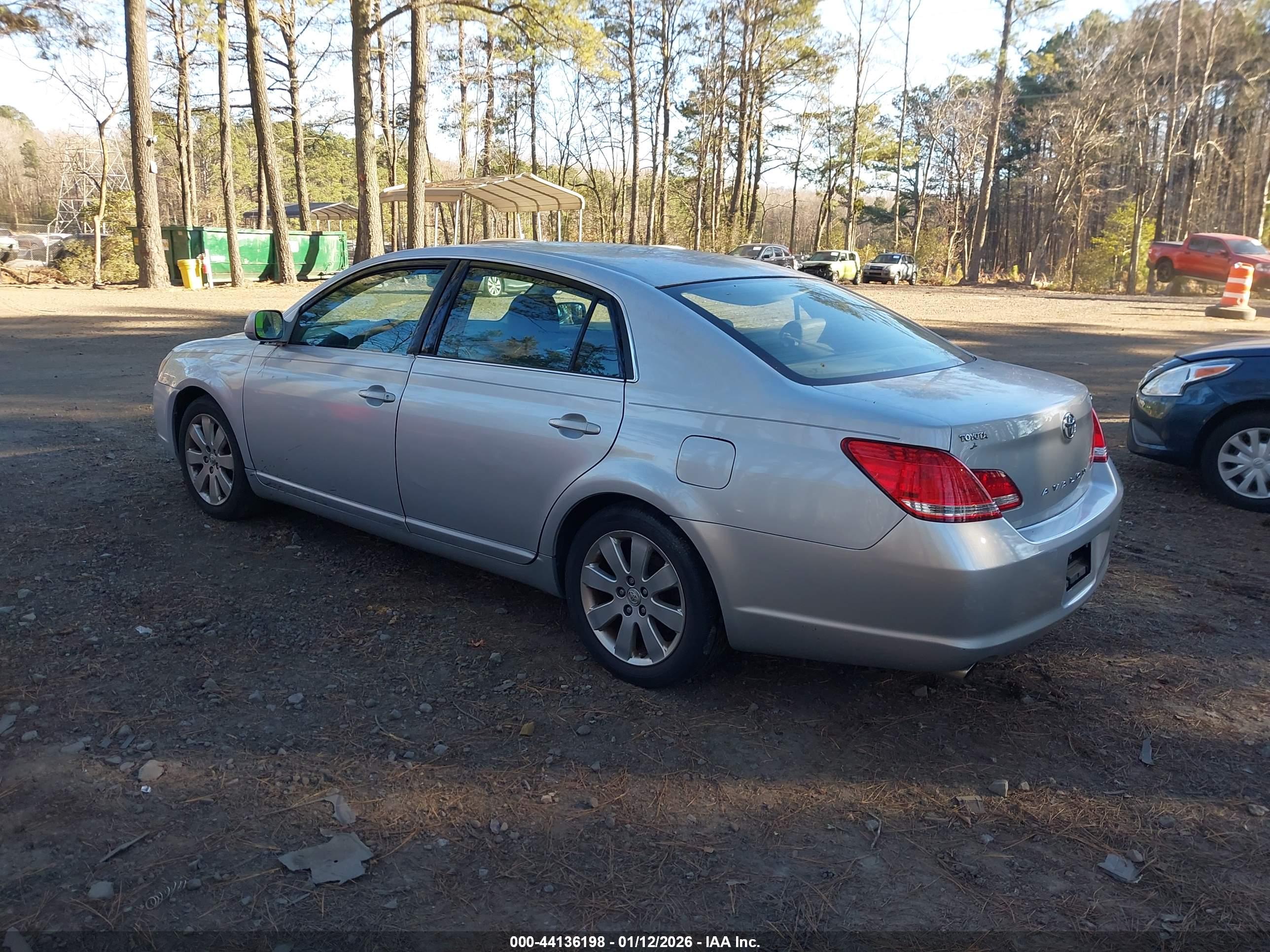 TOYOTA AVALON image 3