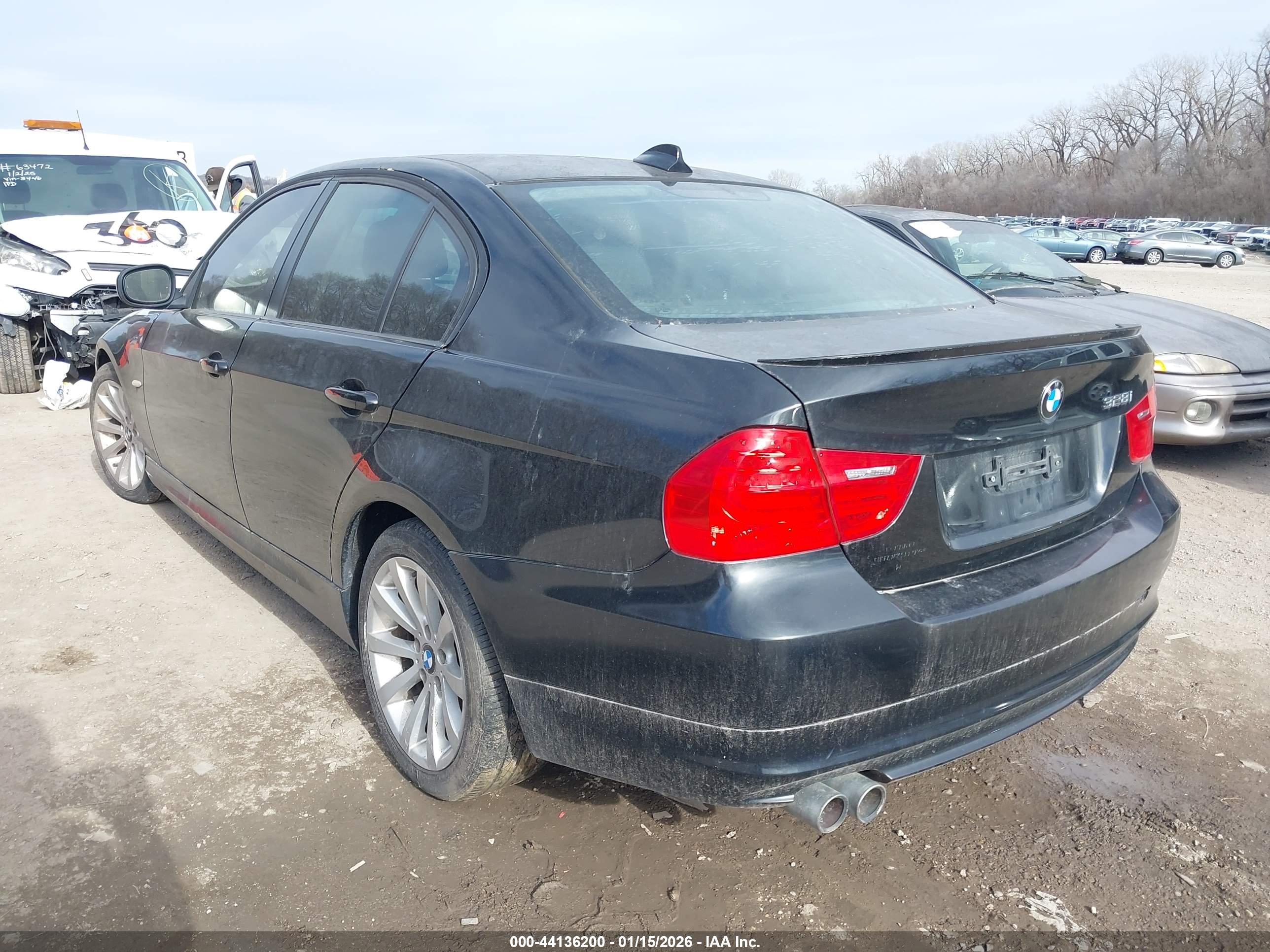 BMW 328I image 3
