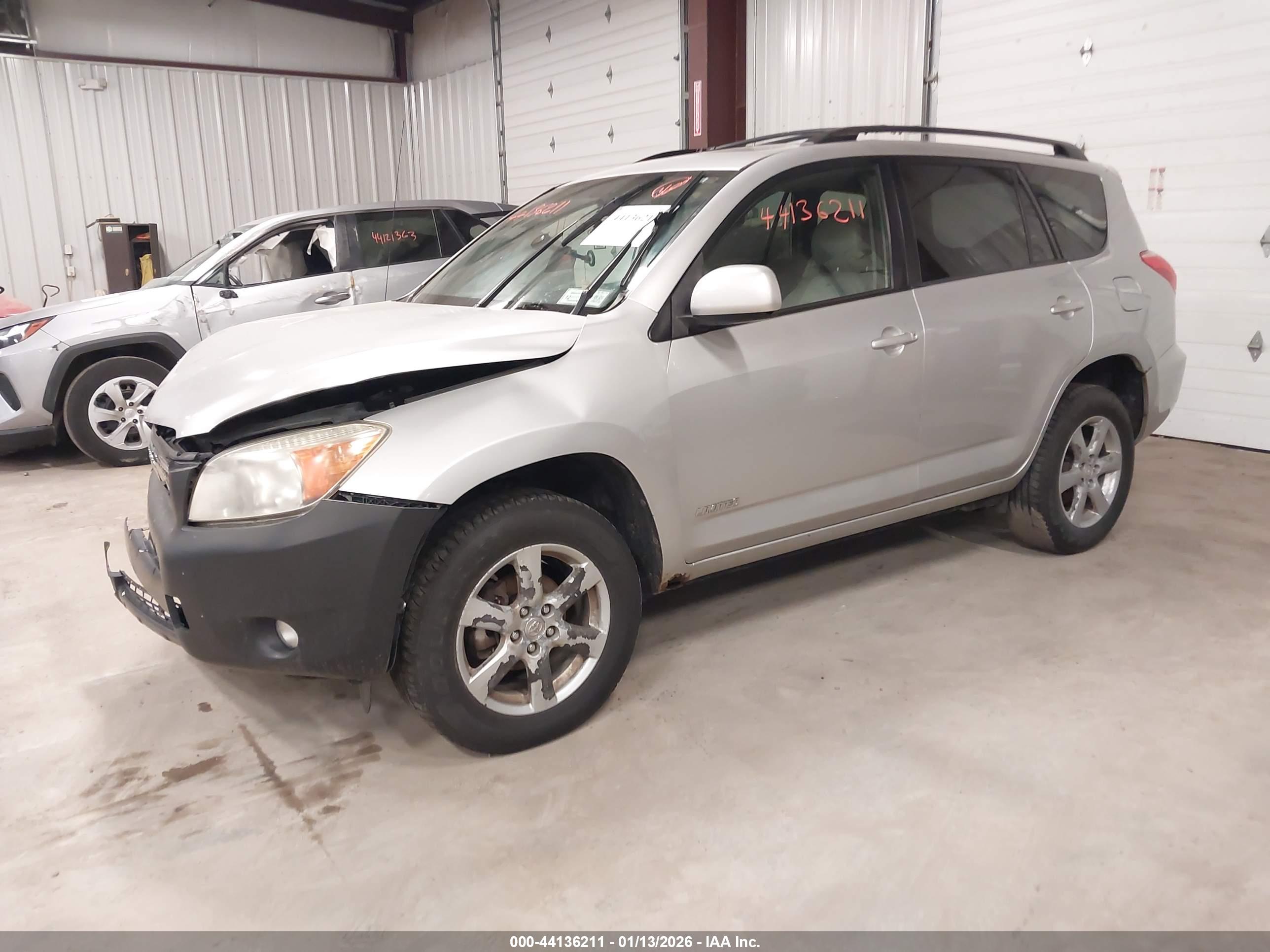 TOYOTA RAV4 image 2