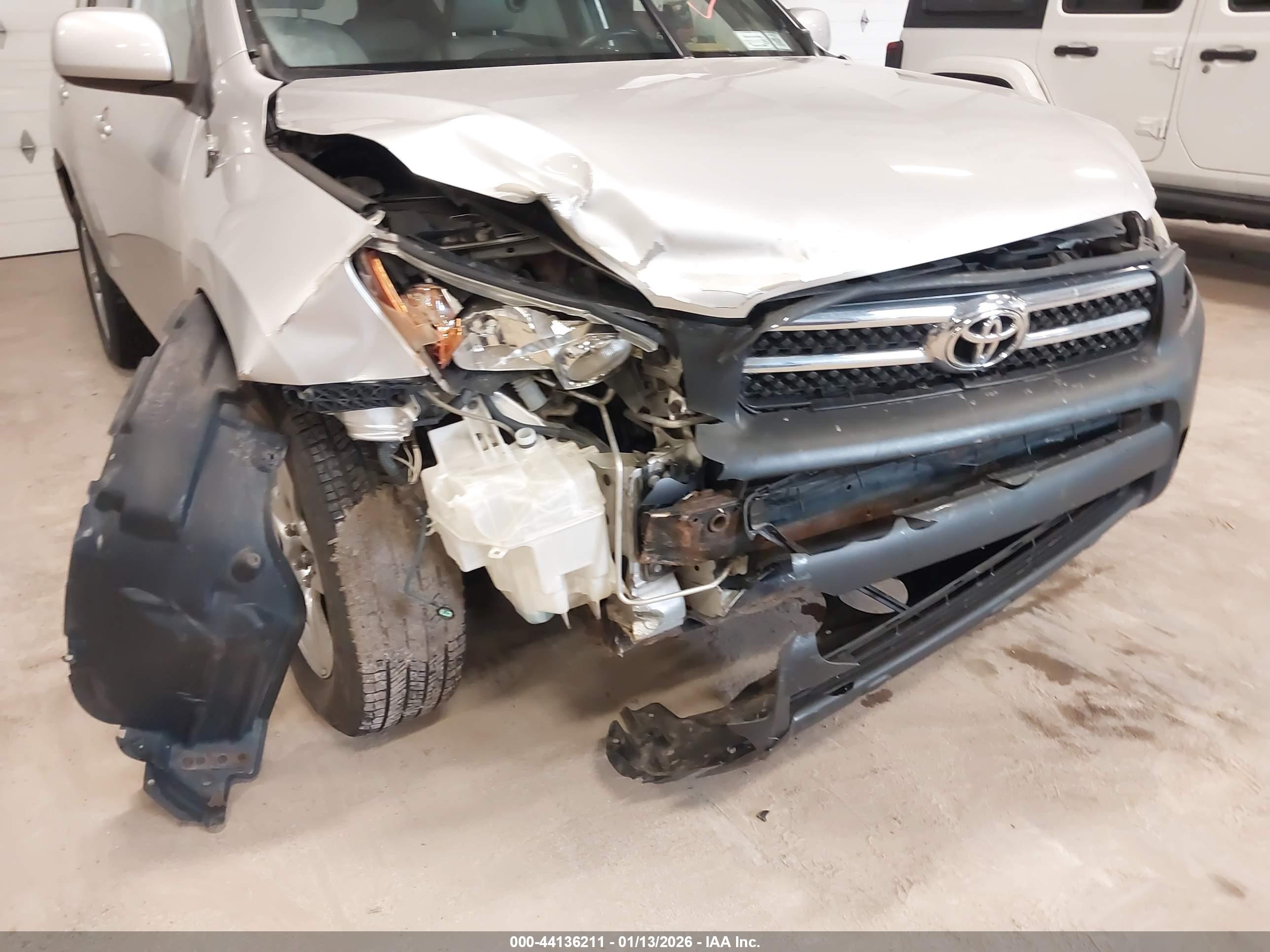 TOYOTA RAV4 image 6