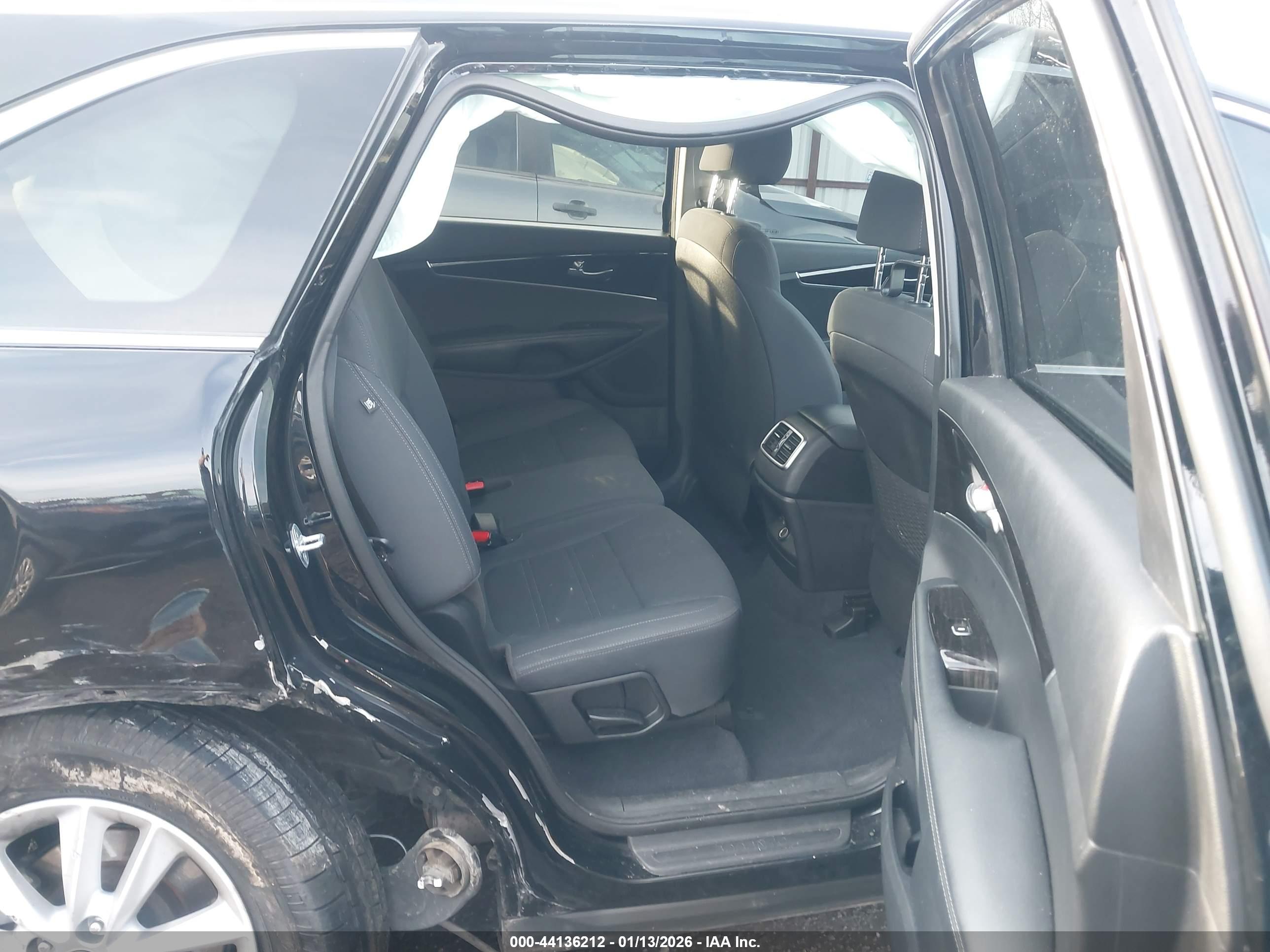 KIA SORENTO image 8