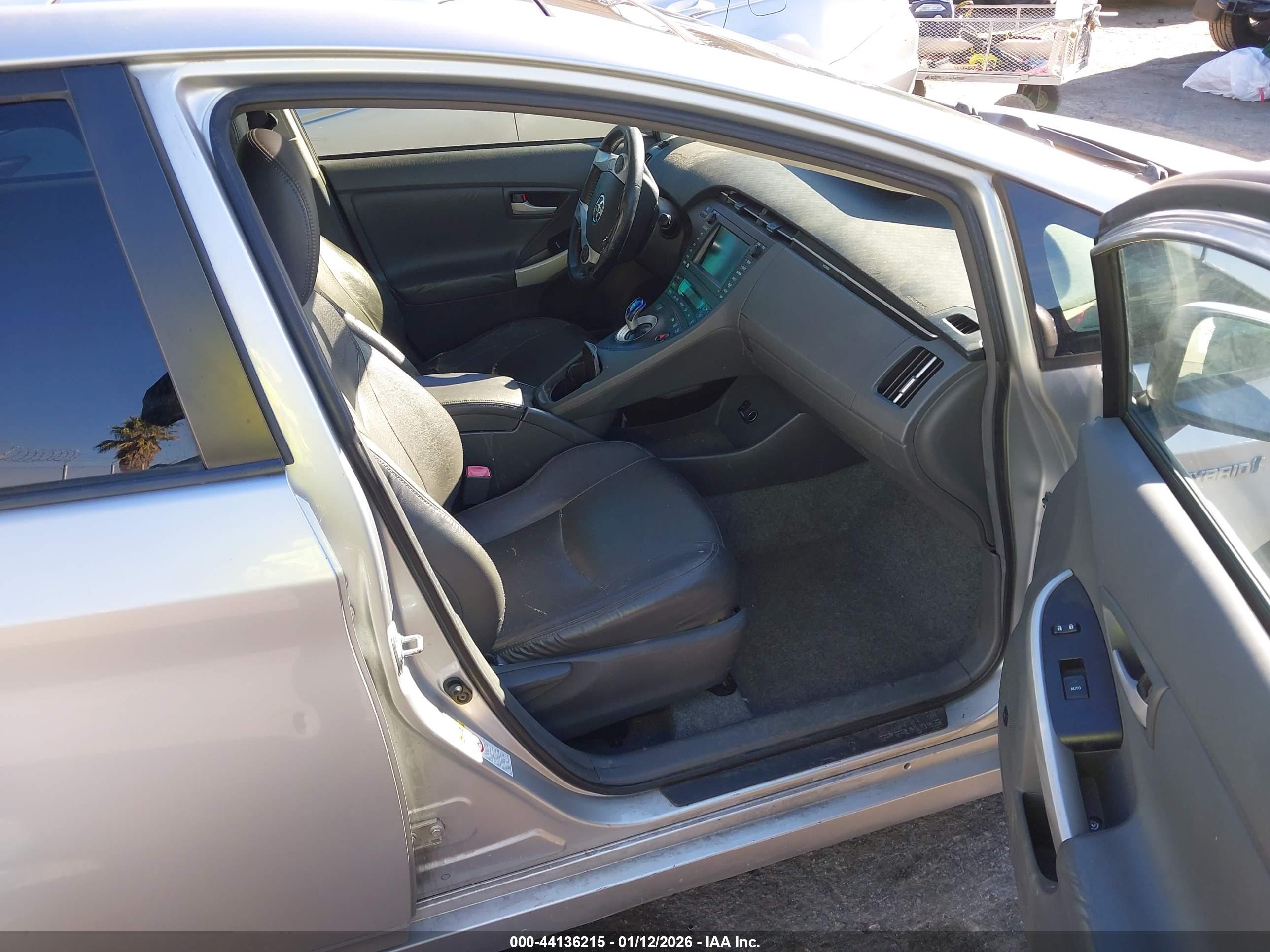 TOYOTA PRIUS image 5