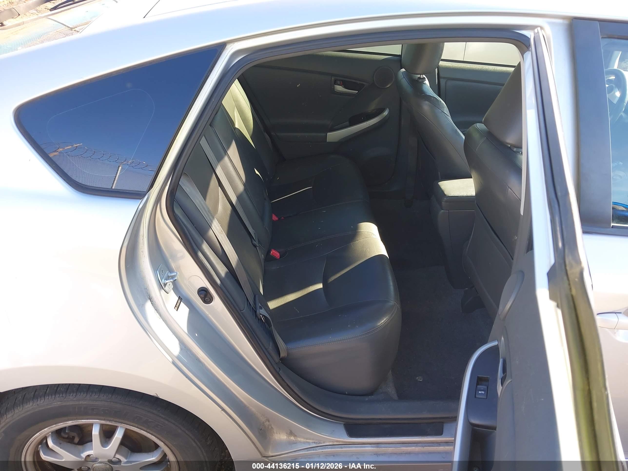 TOYOTA PRIUS image 8