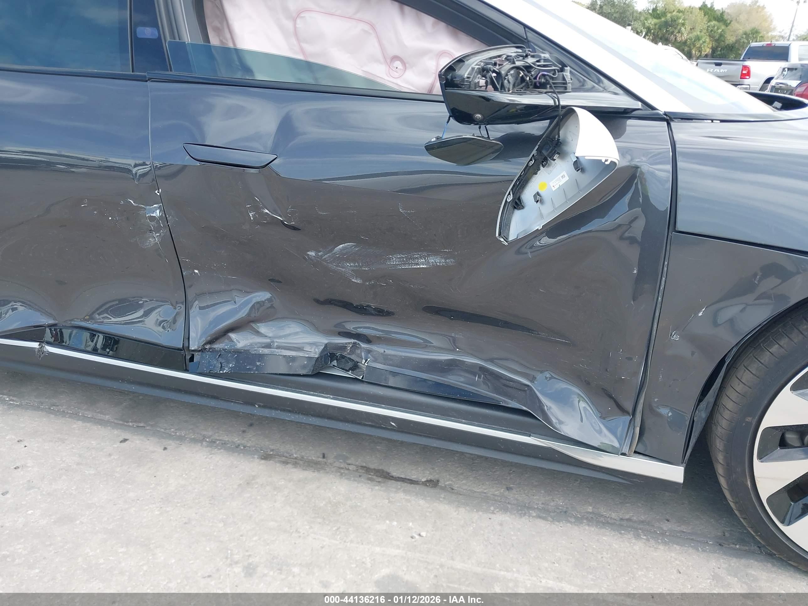 LUCID AIR image 6