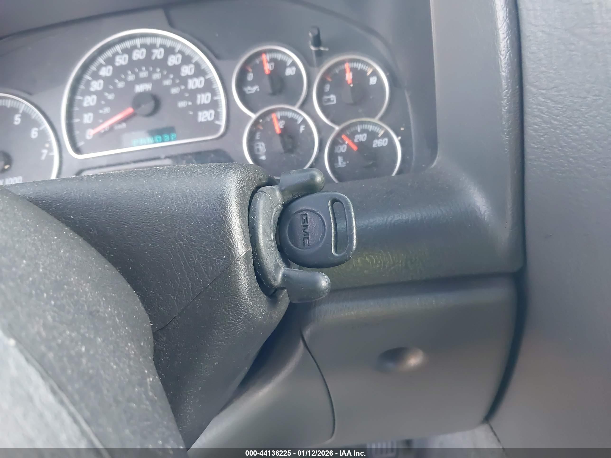 GMC ENVOY image 11