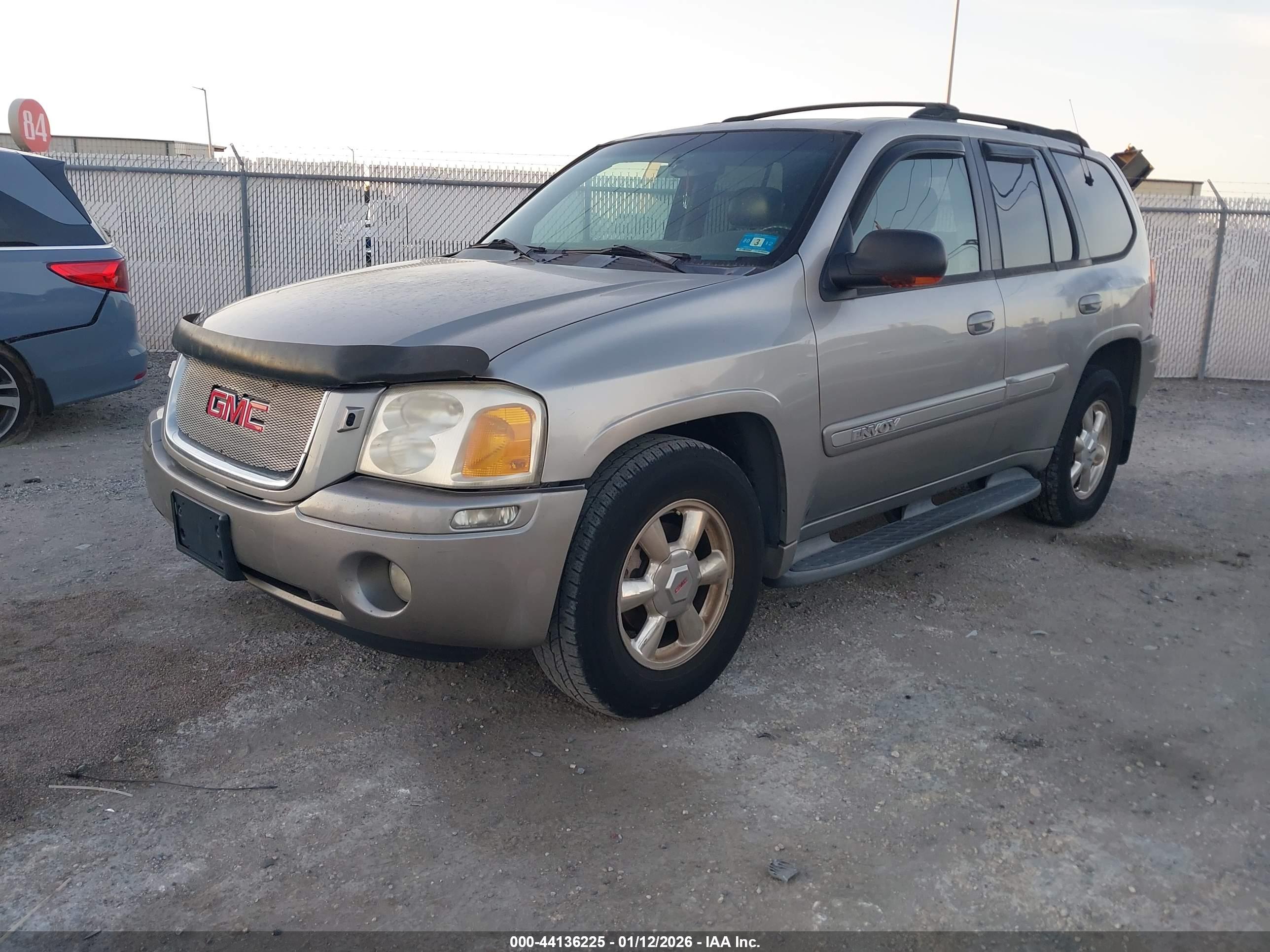 GMC ENVOY image 2