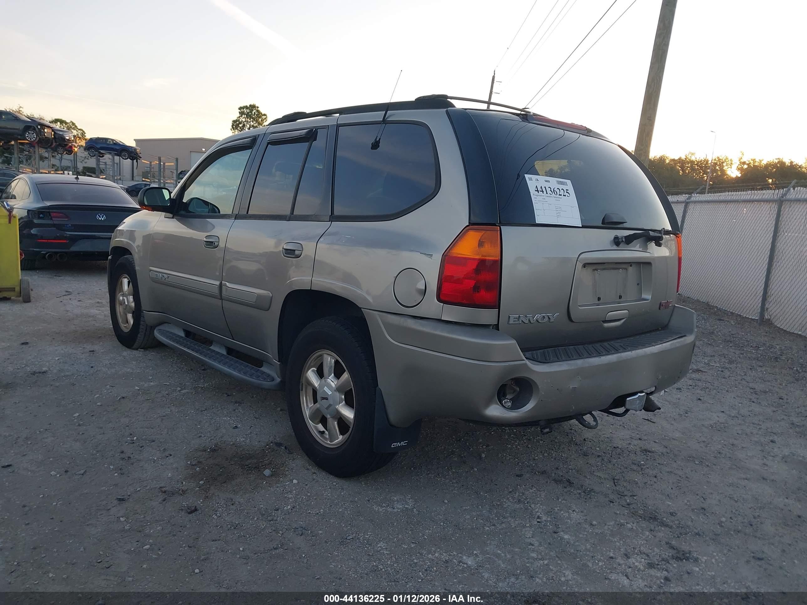 GMC ENVOY image 3