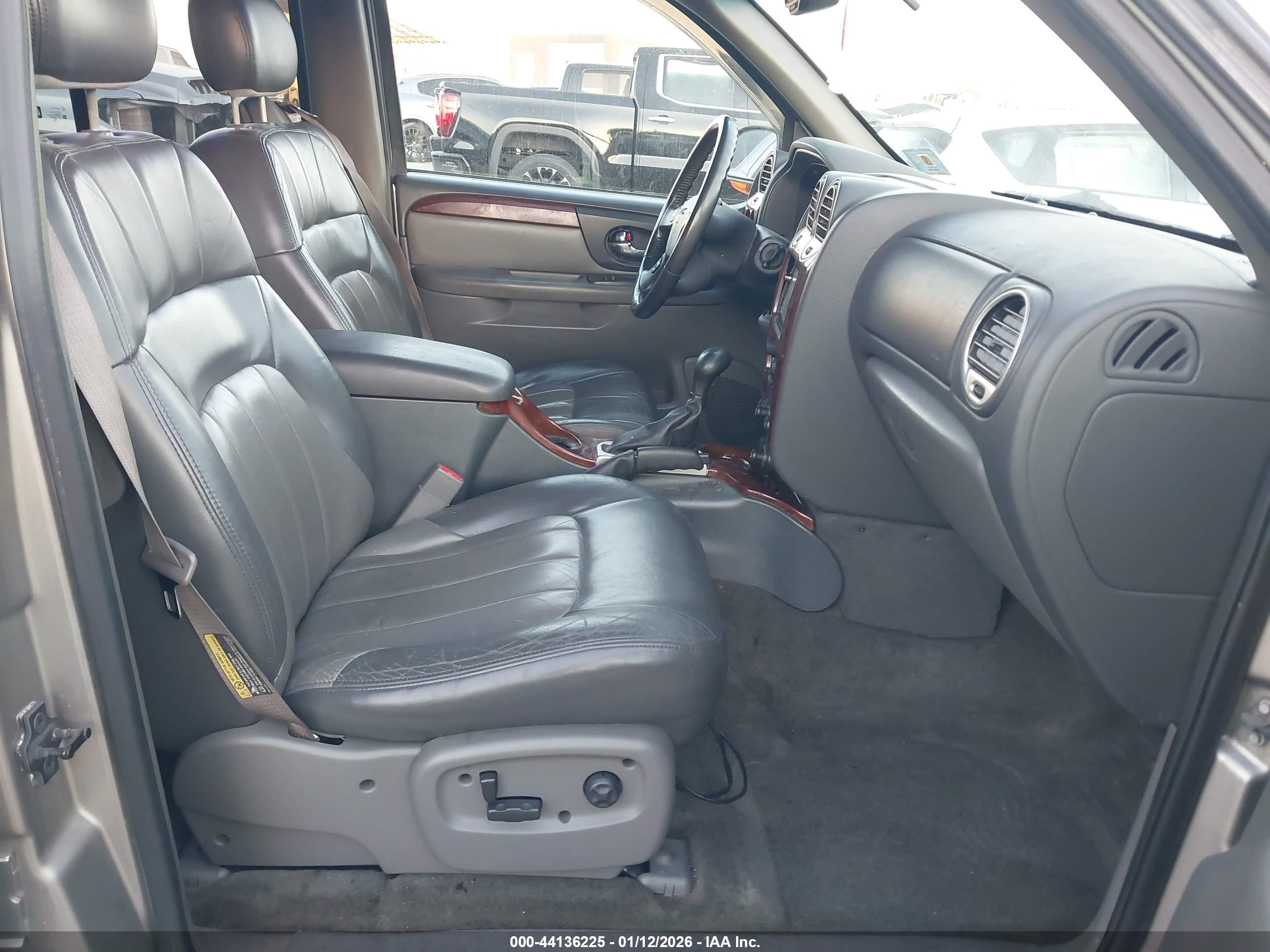 GMC ENVOY image 5
