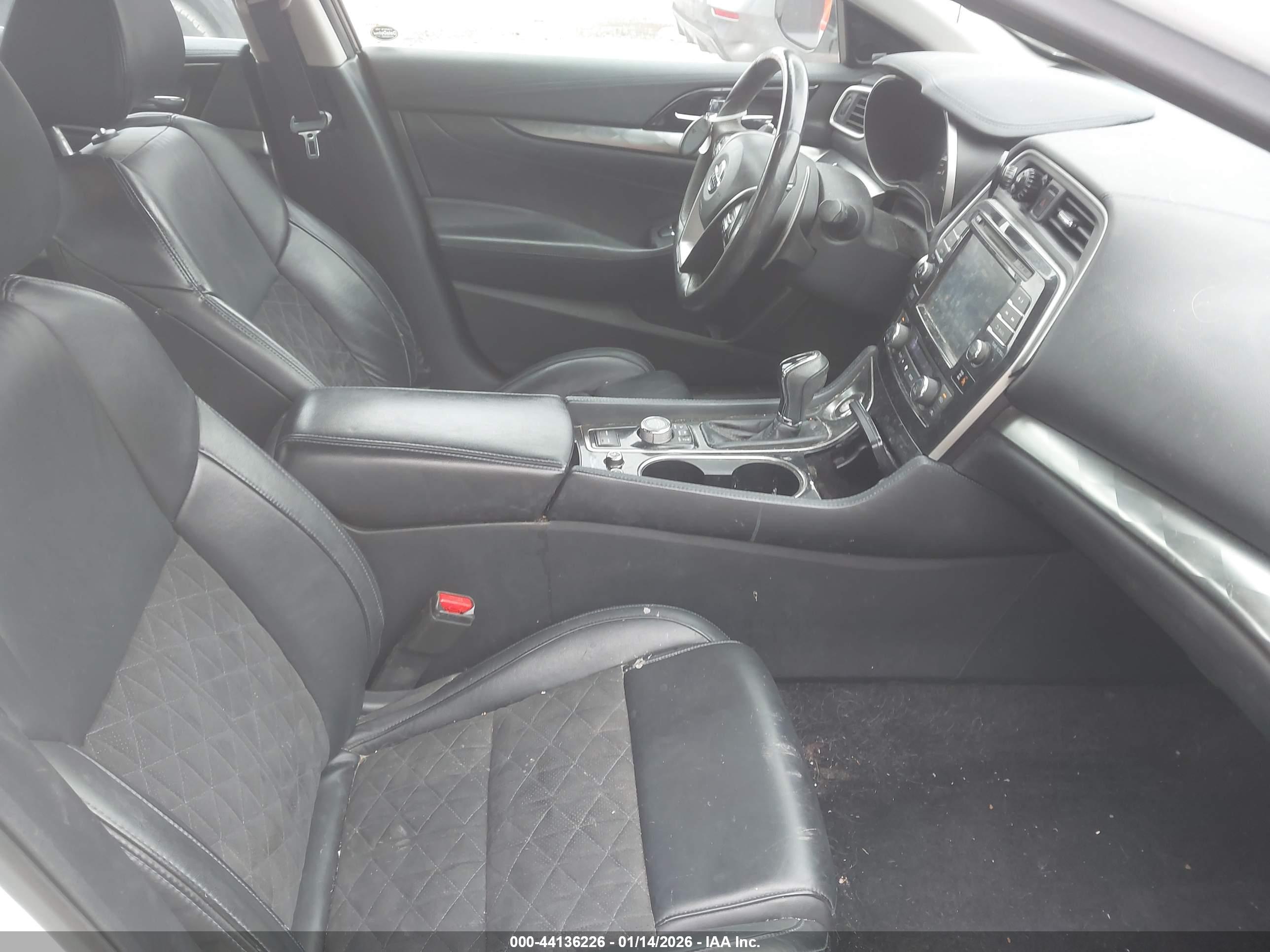NISSAN MAXIMA image 5
