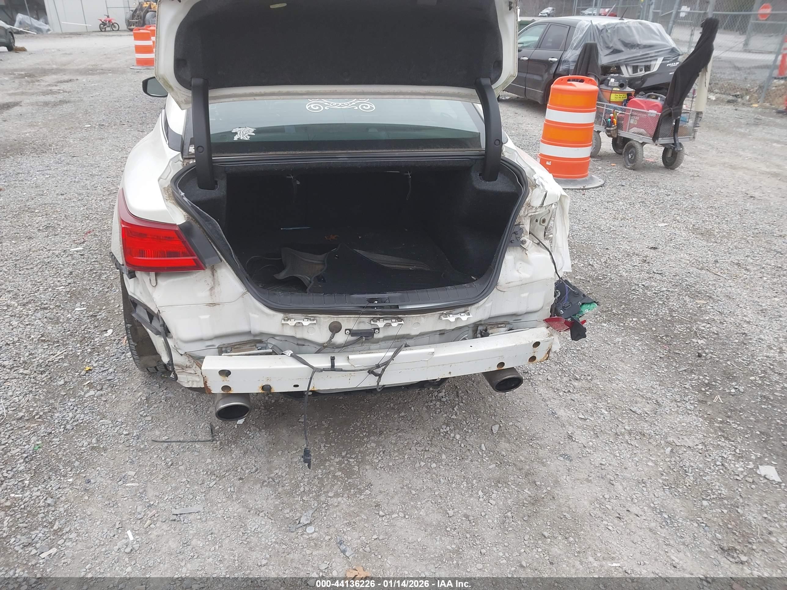 NISSAN MAXIMA image 6