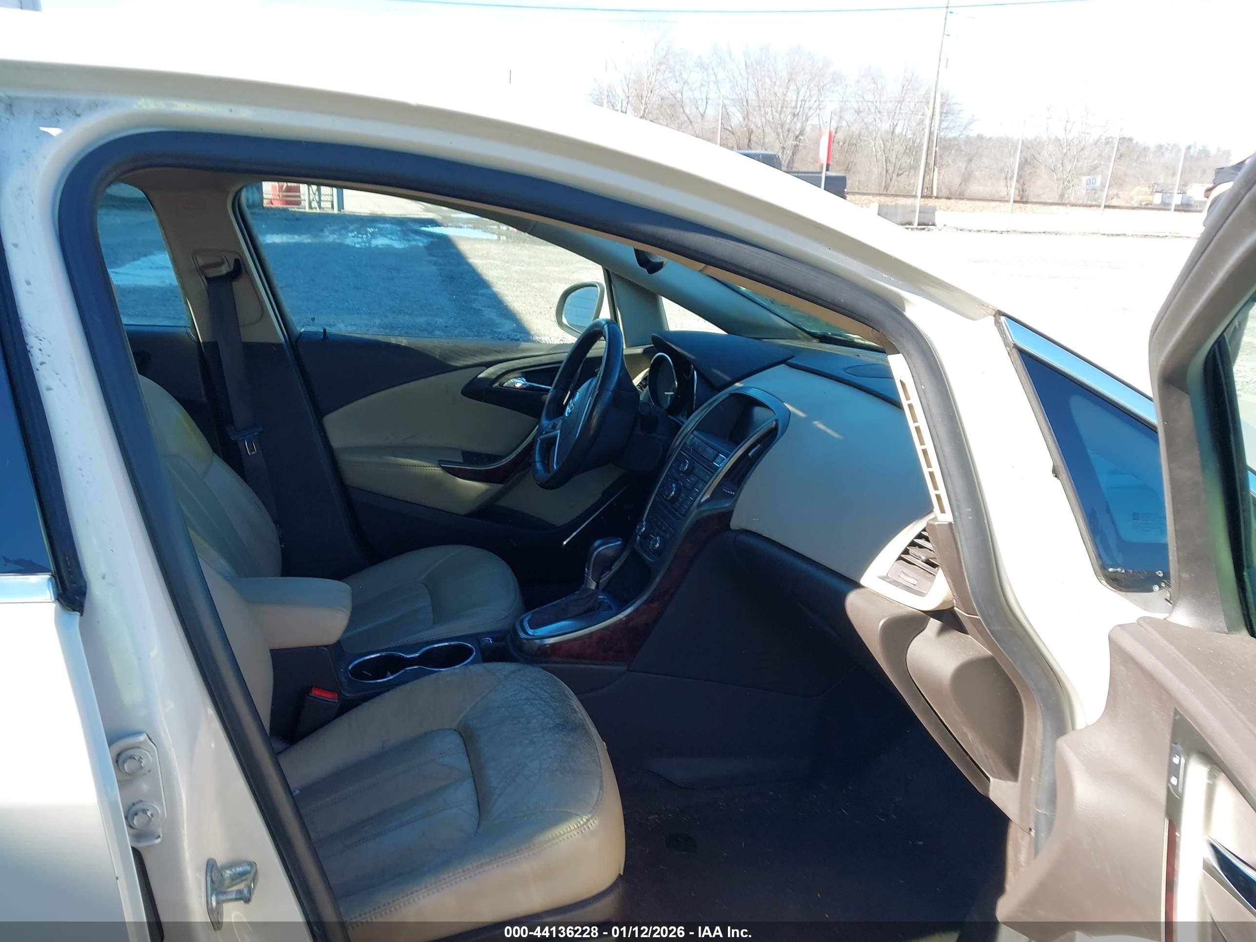 BUICK VERANO image 5