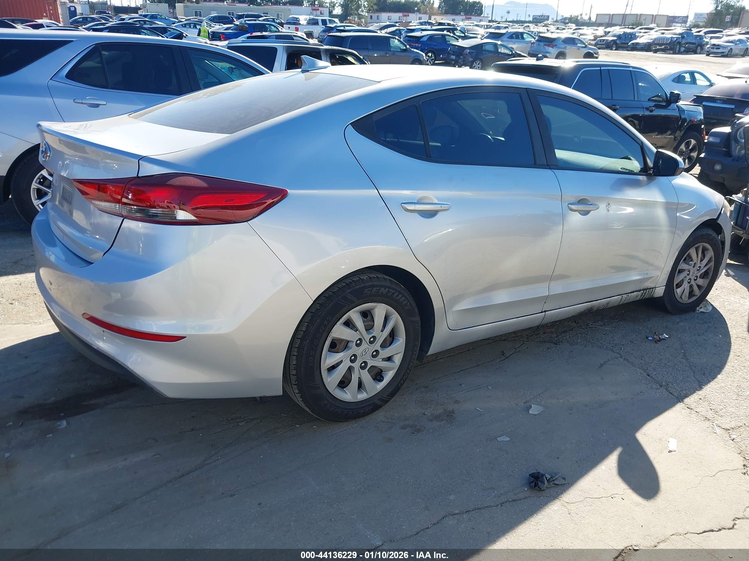 HYUNDAI ELANTRA image 4