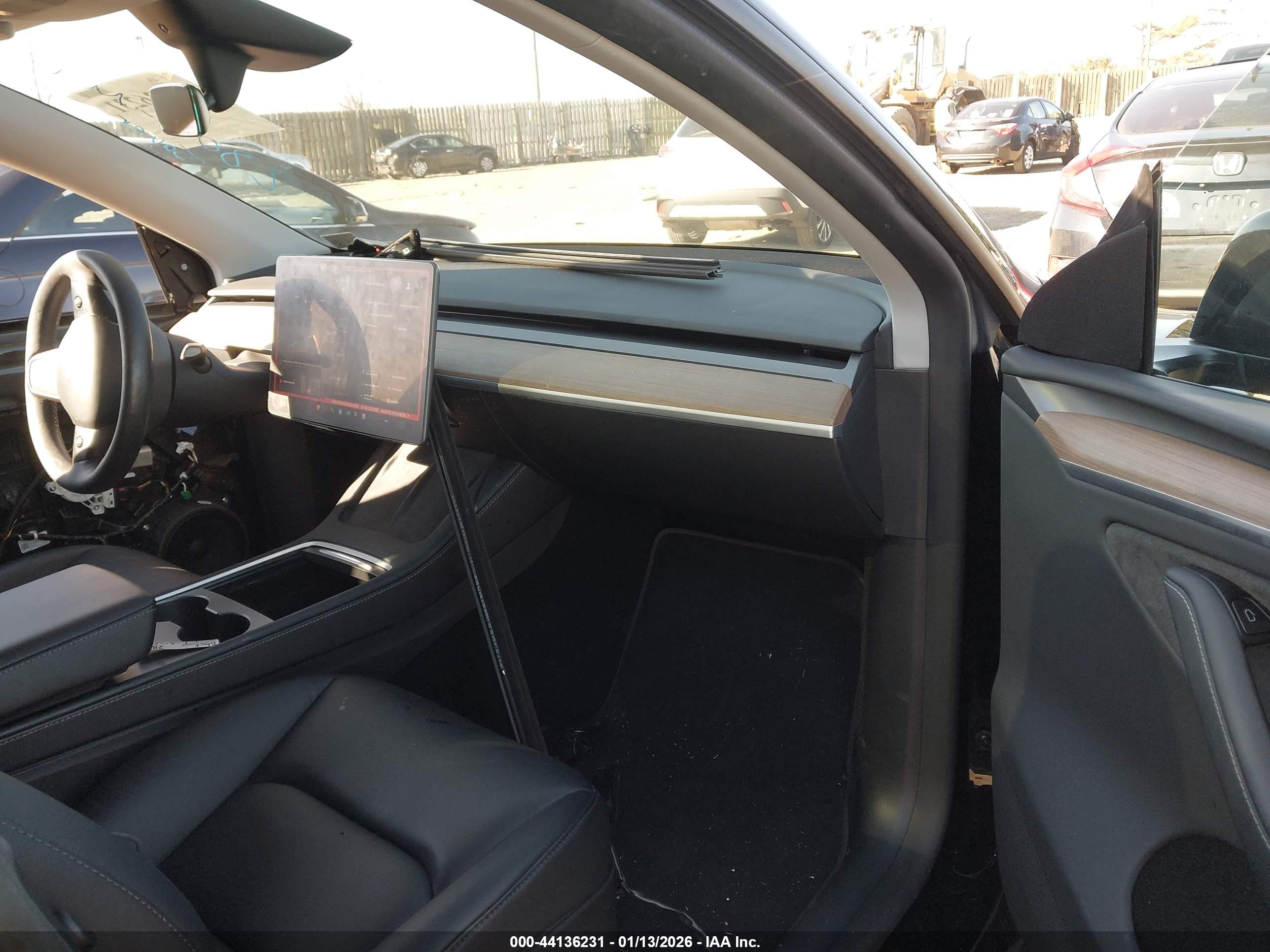 TESLA MODEL image 5