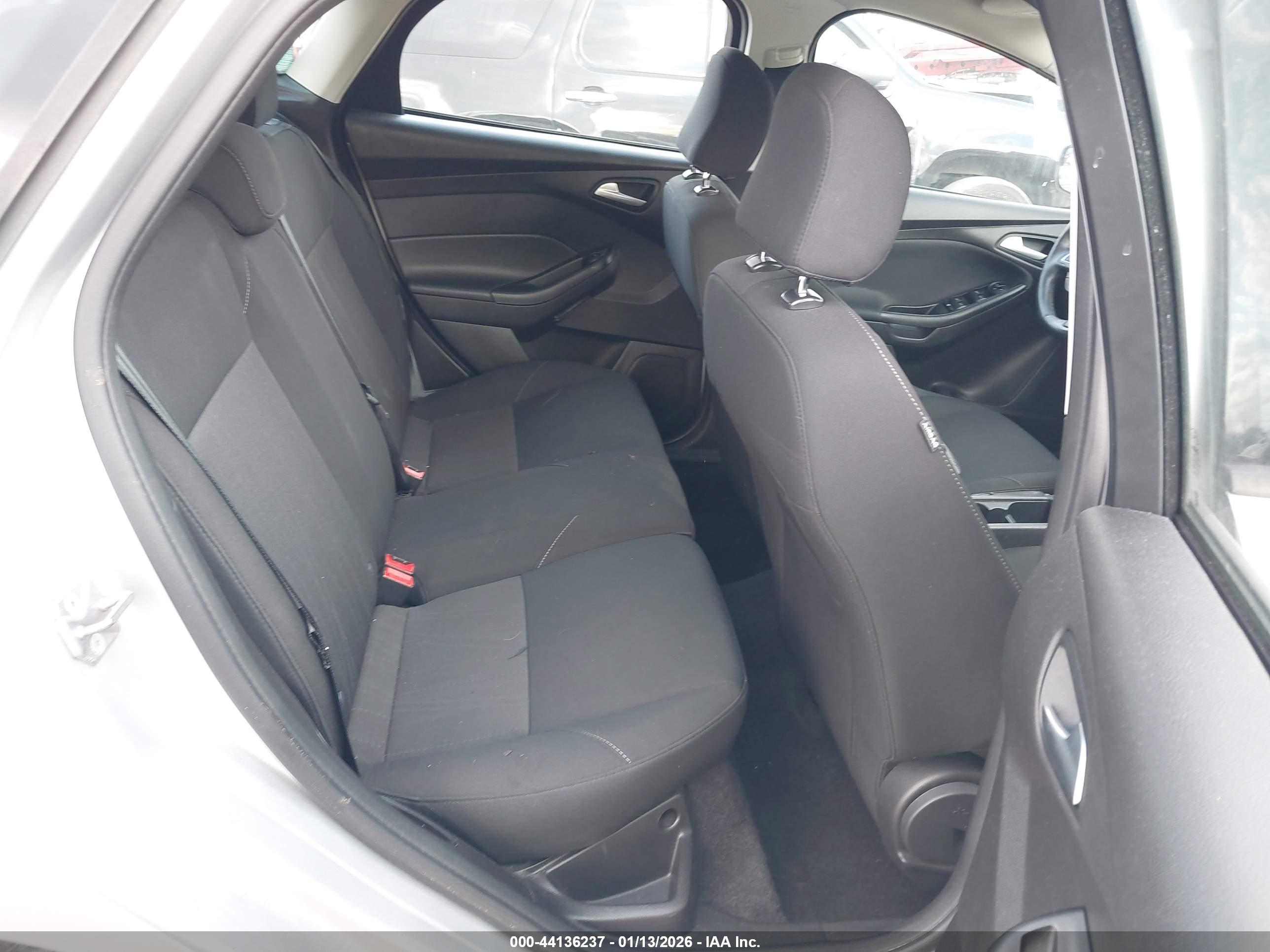 FORD FOCUS image 8
