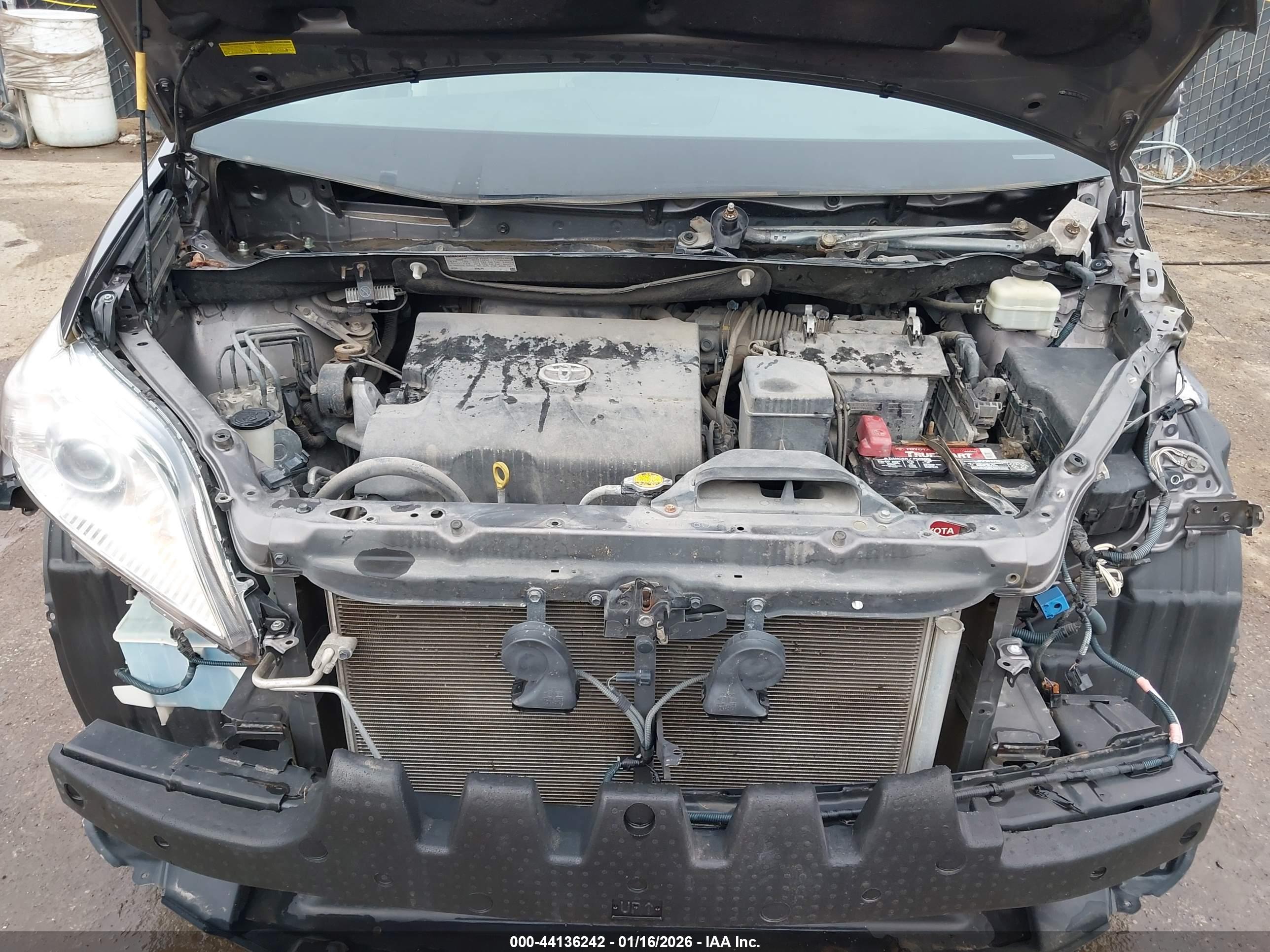 TOYOTA SIENNA image 10