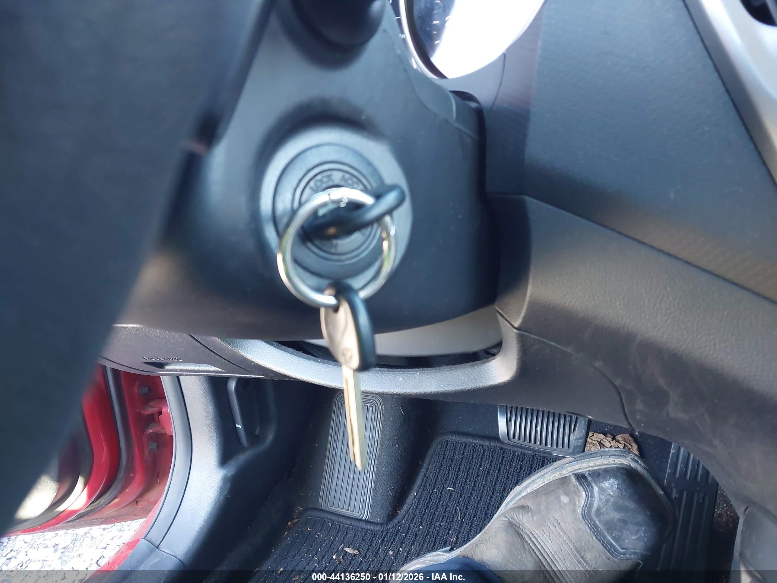 HYUNDAI VELOSTER image 11