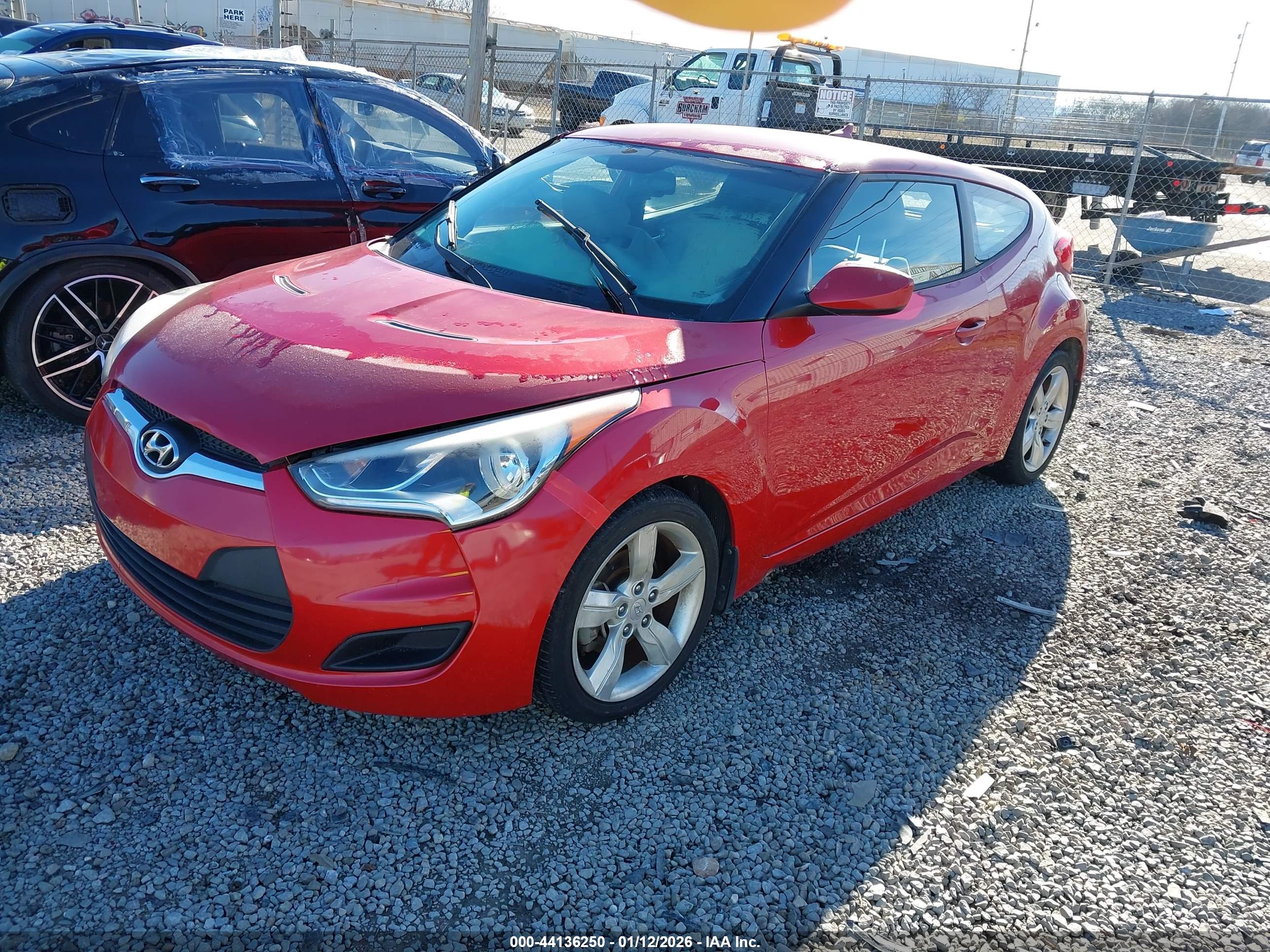 HYUNDAI VELOSTER image 2