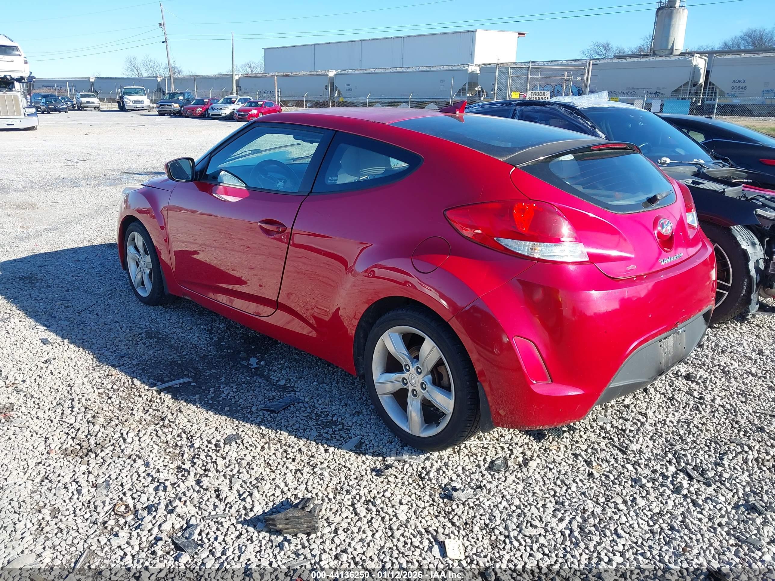 HYUNDAI VELOSTER image 3