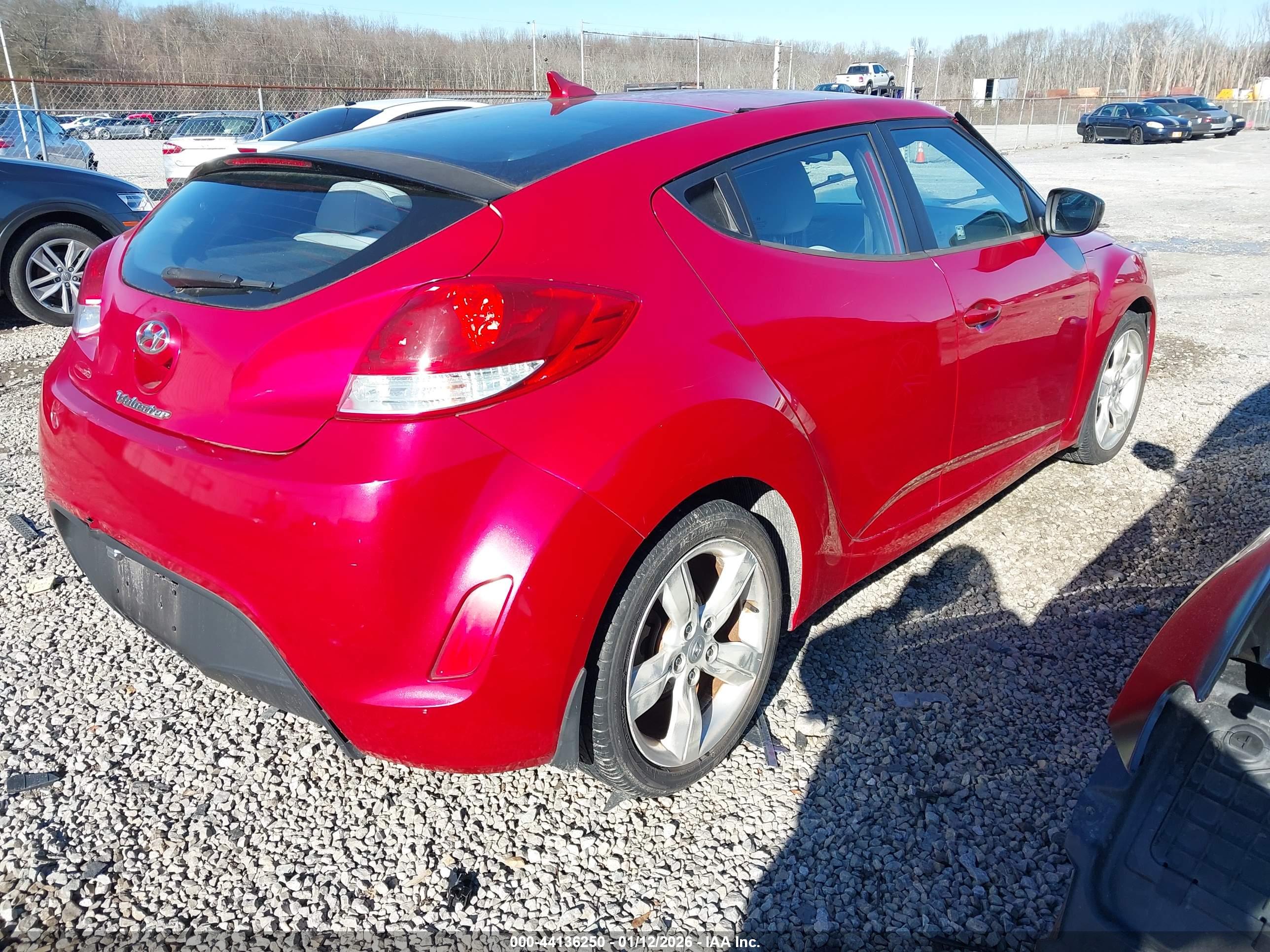 HYUNDAI VELOSTER image 4