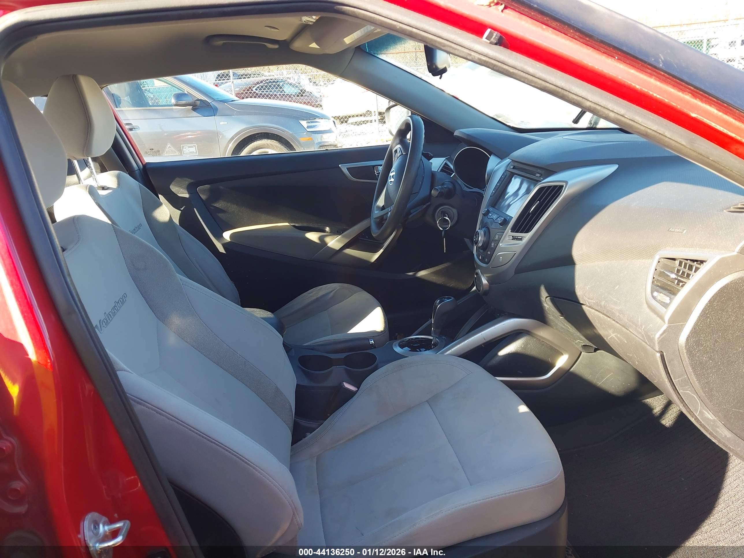 HYUNDAI VELOSTER image 5