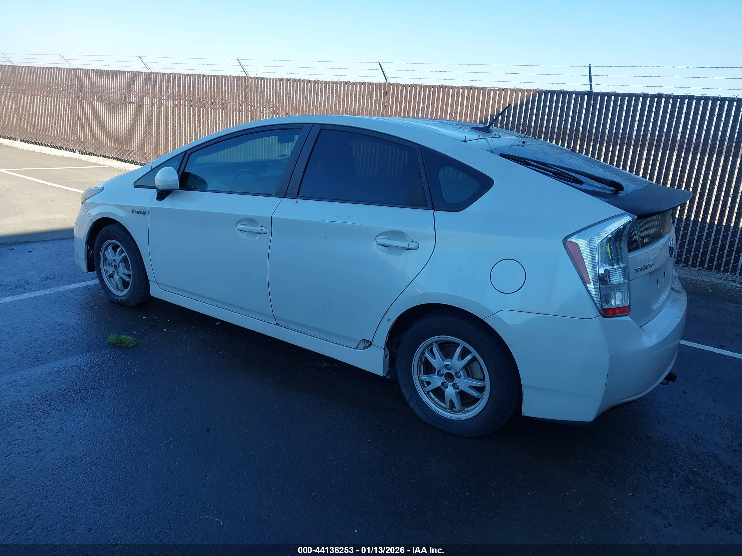 TOYOTA PRIUS image 3