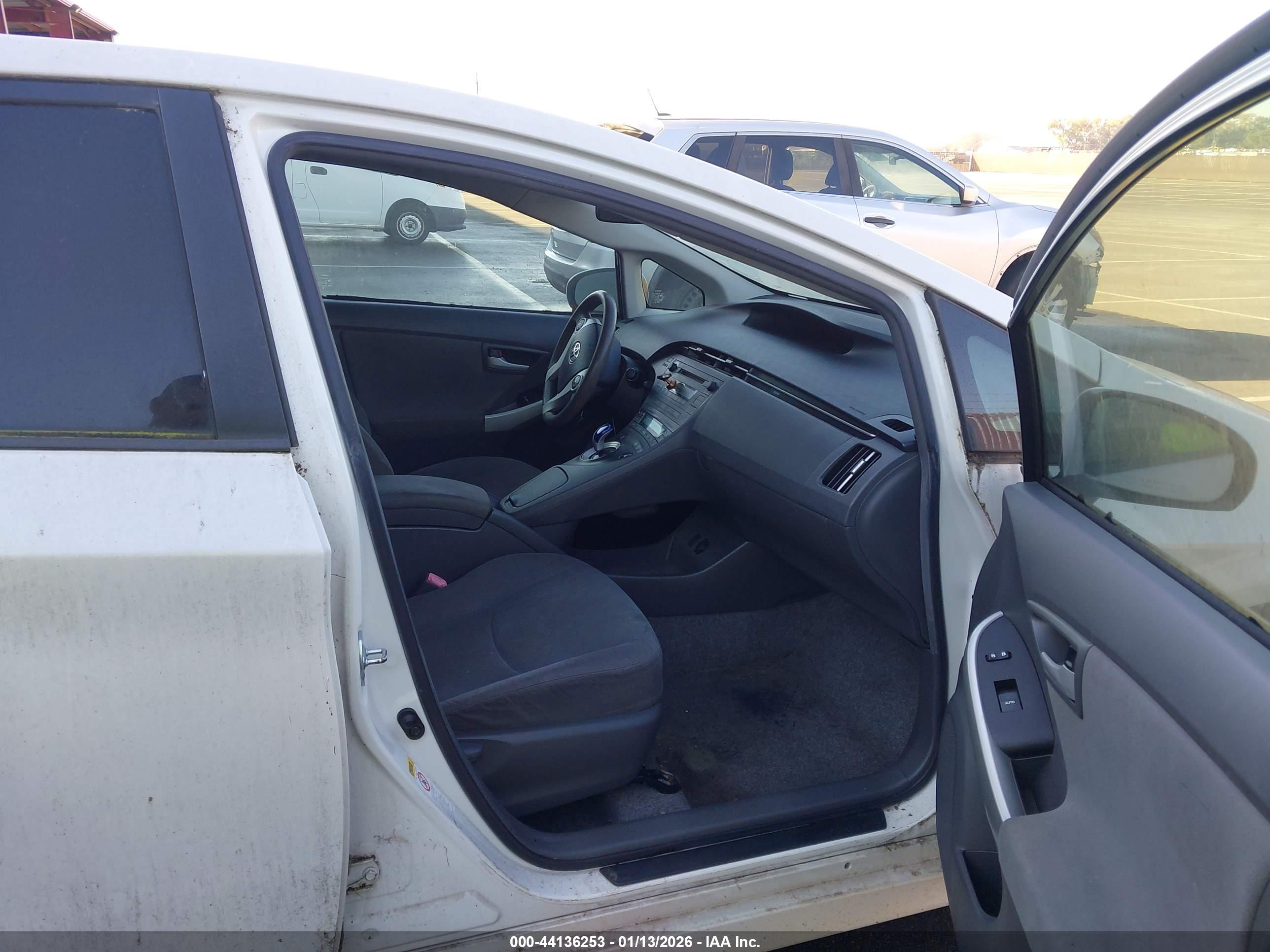 TOYOTA PRIUS image 5