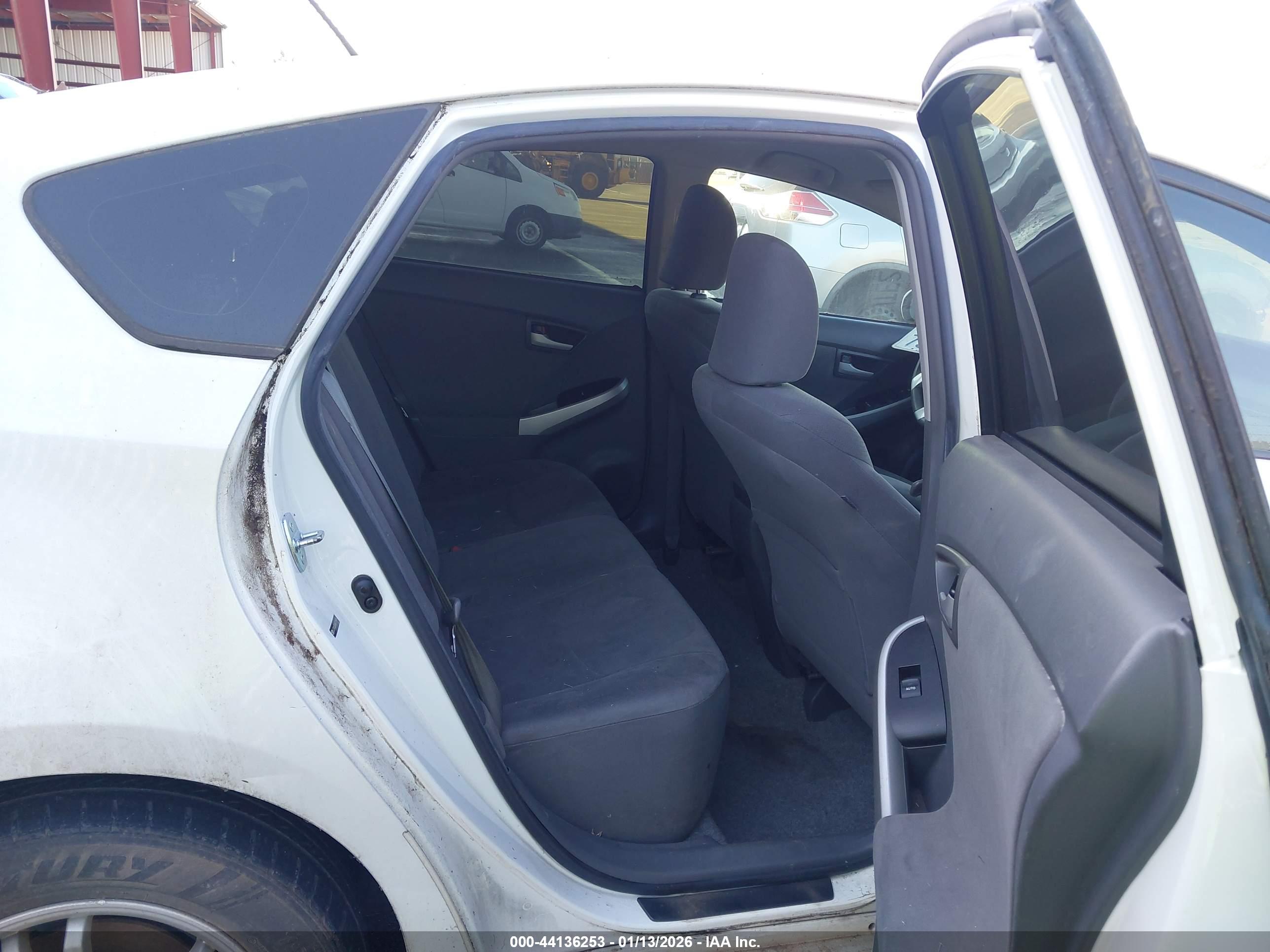 TOYOTA PRIUS image 8