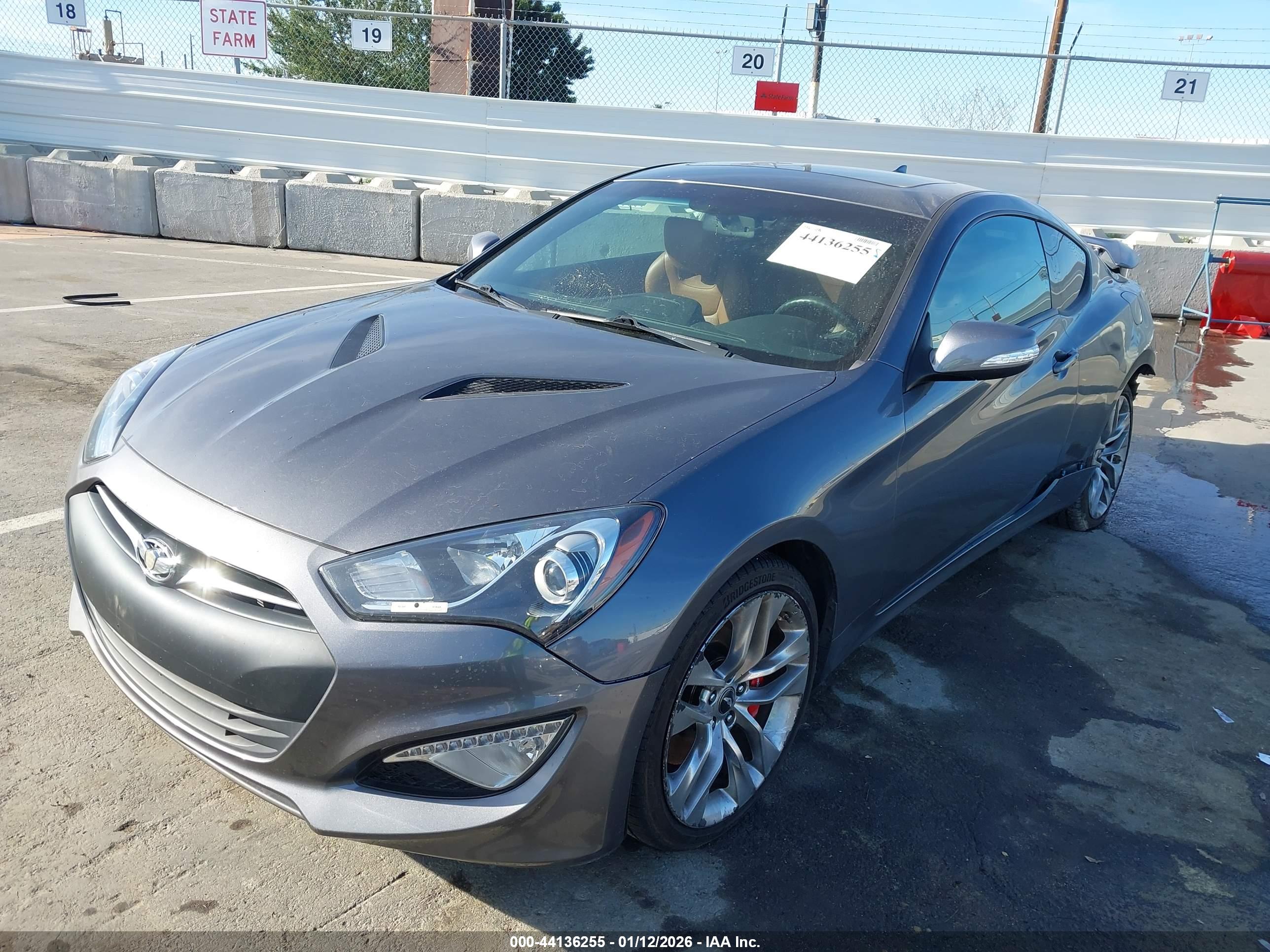 HYUNDAI GENESIS image 2