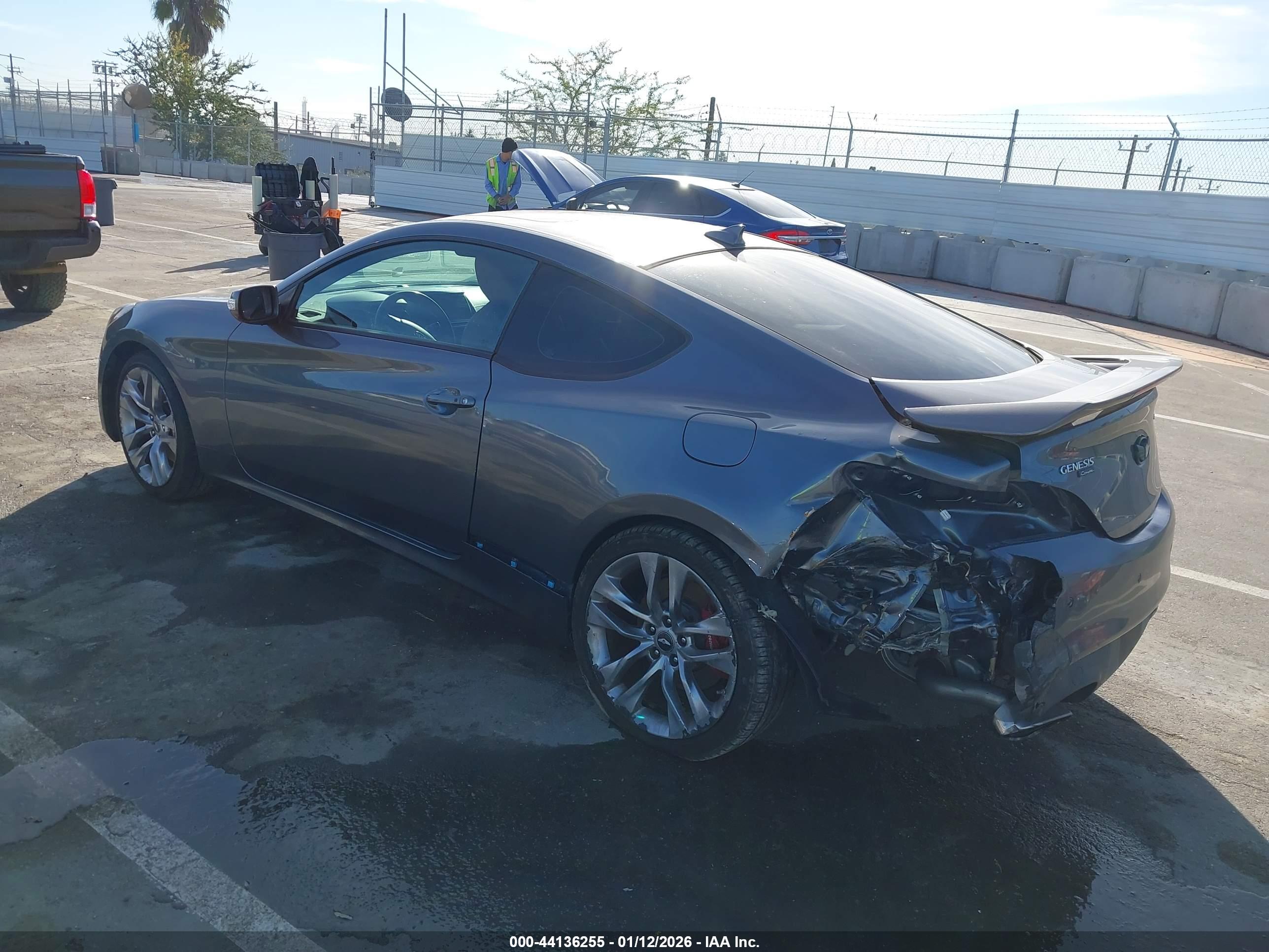 HYUNDAI GENESIS image 3