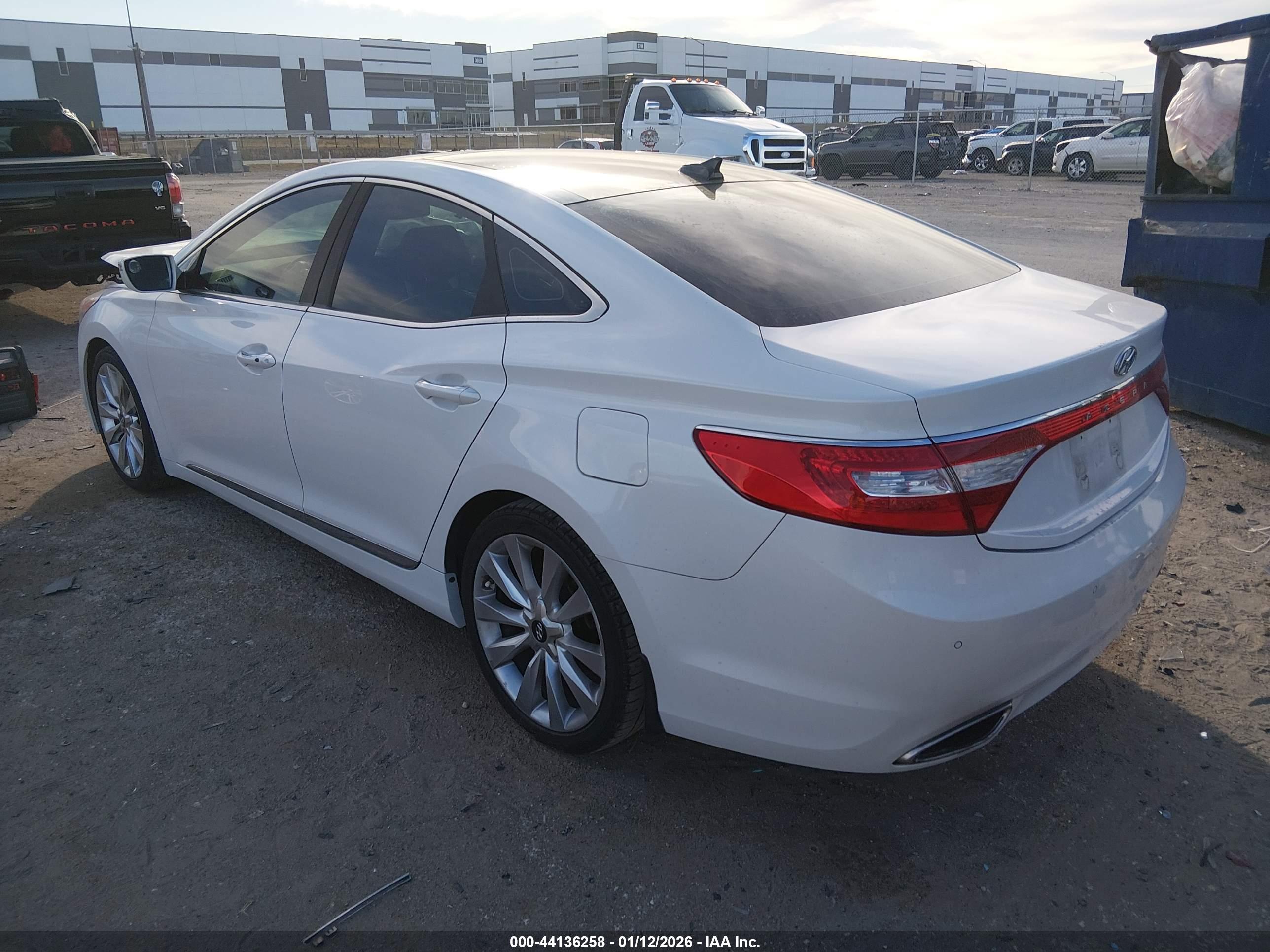HYUNDAI AZERA image 3