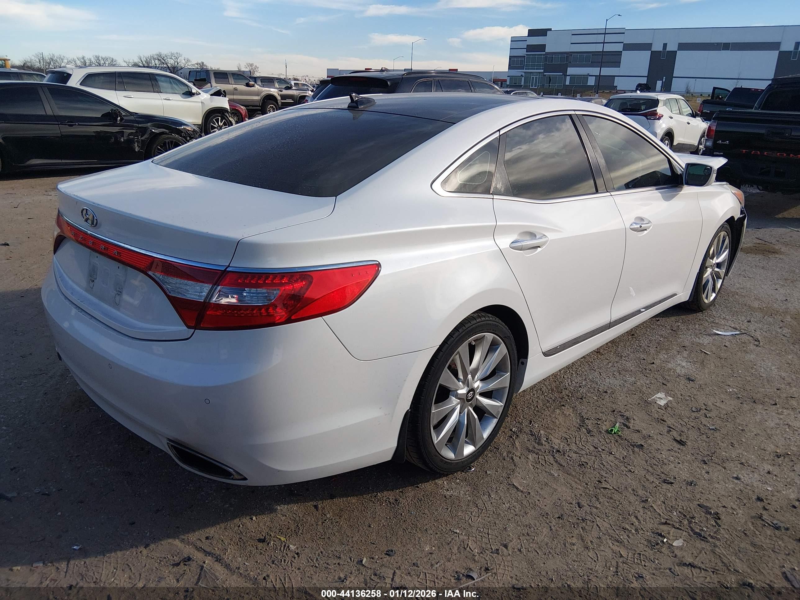 HYUNDAI AZERA image 4