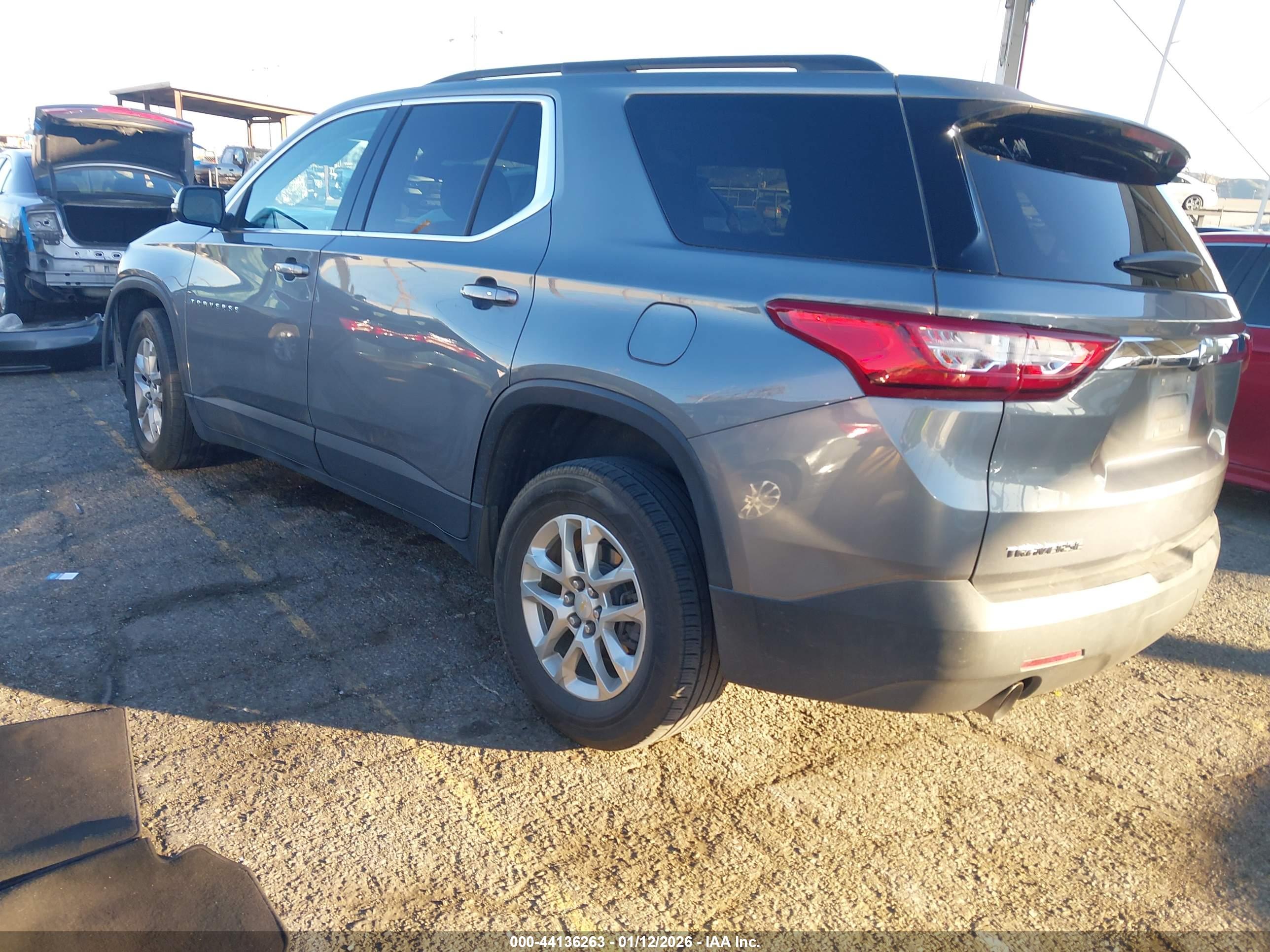 CHEVROLET TRAVERSE image 3