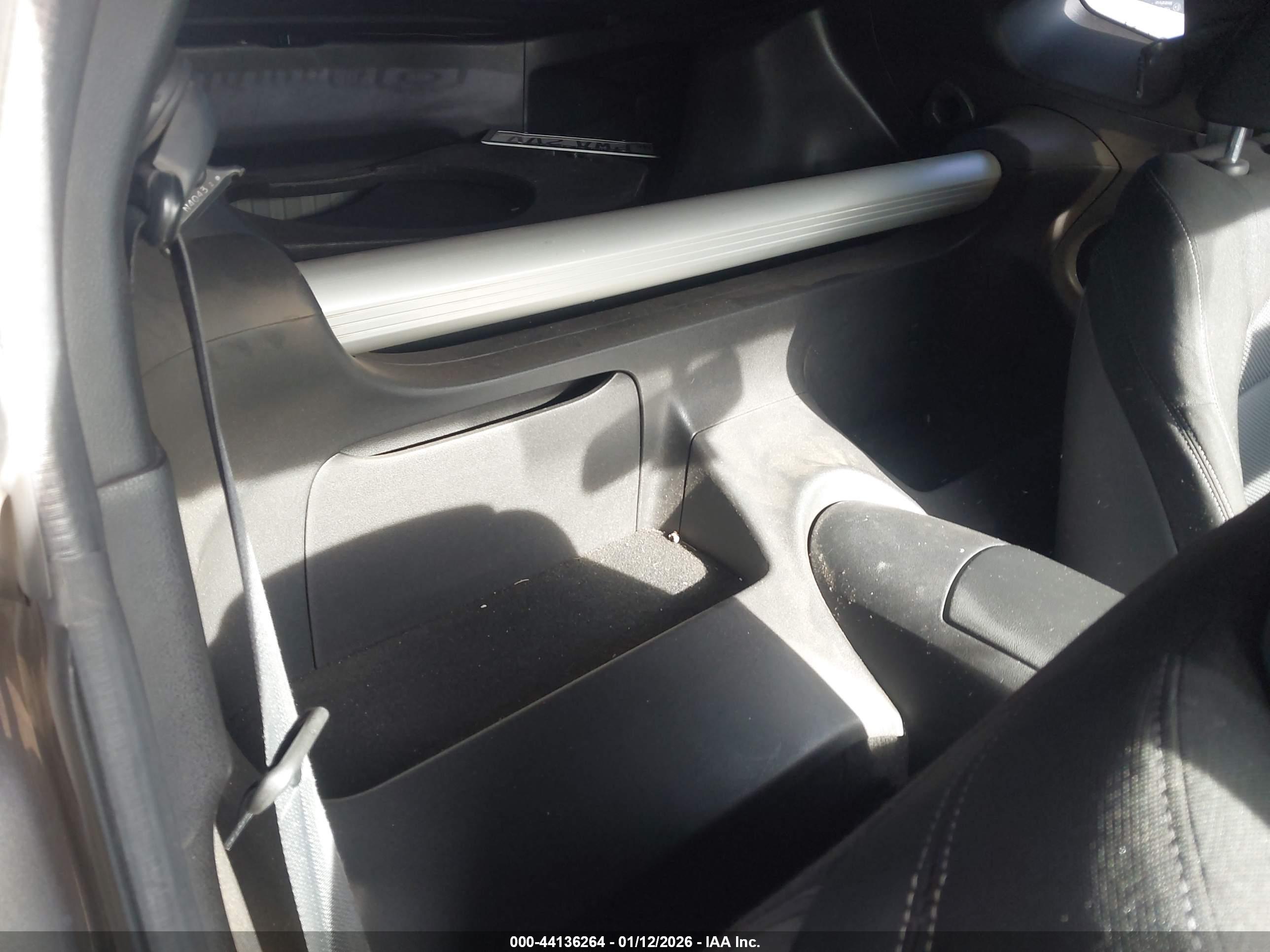 NISSAN 370Z image 8