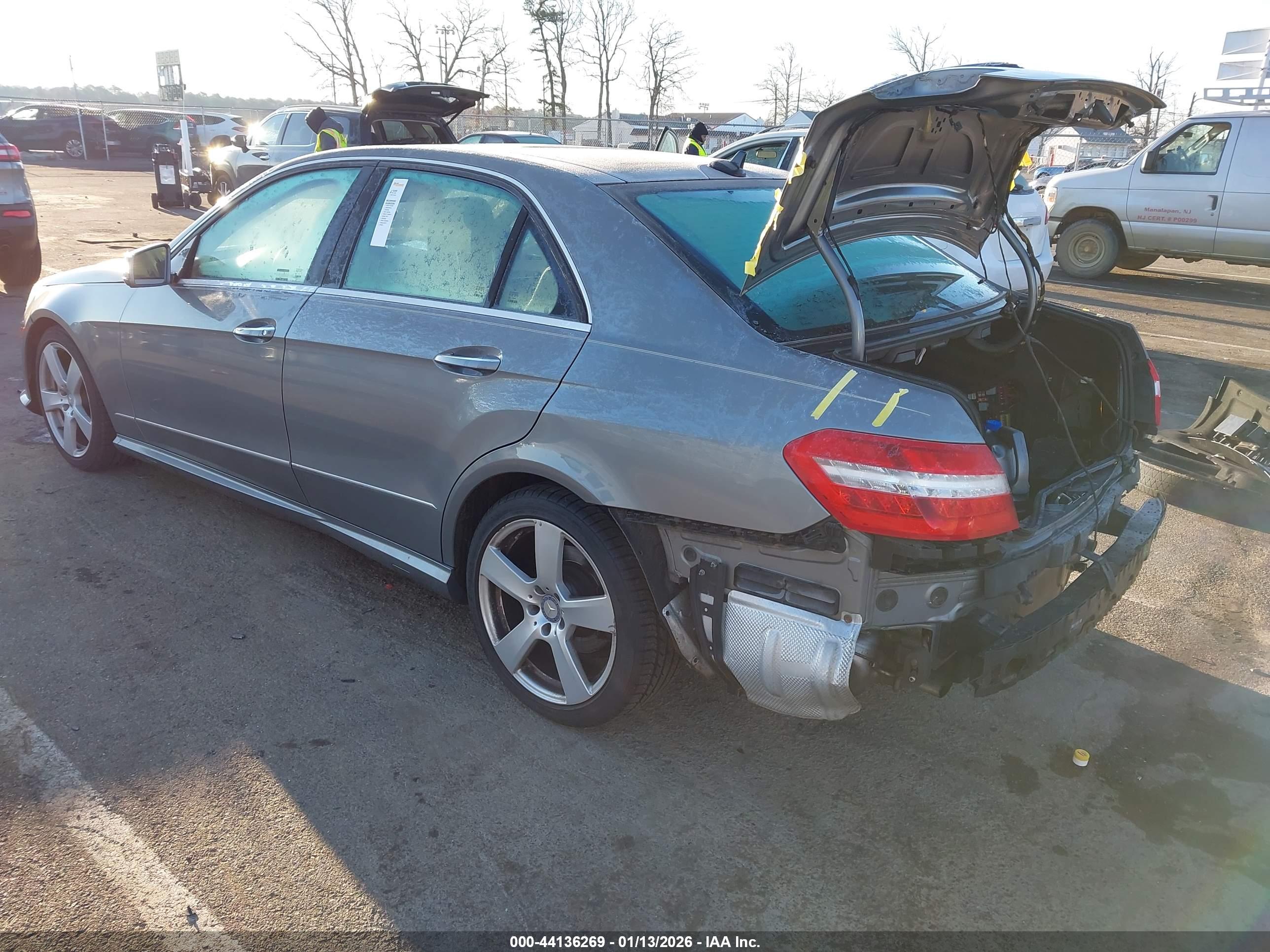 MERCEDES-BENZ E image 3