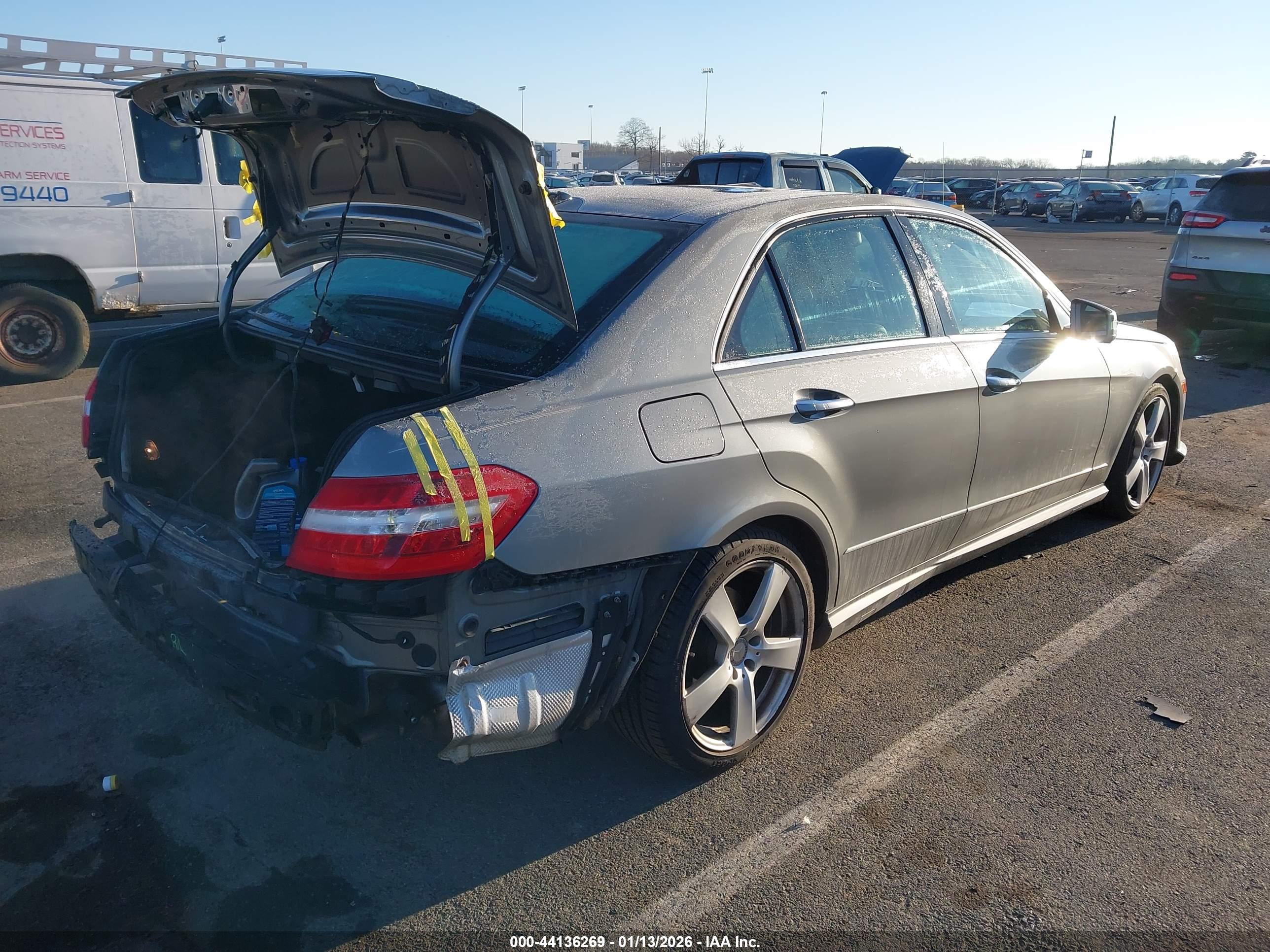 MERCEDES-BENZ E image 4