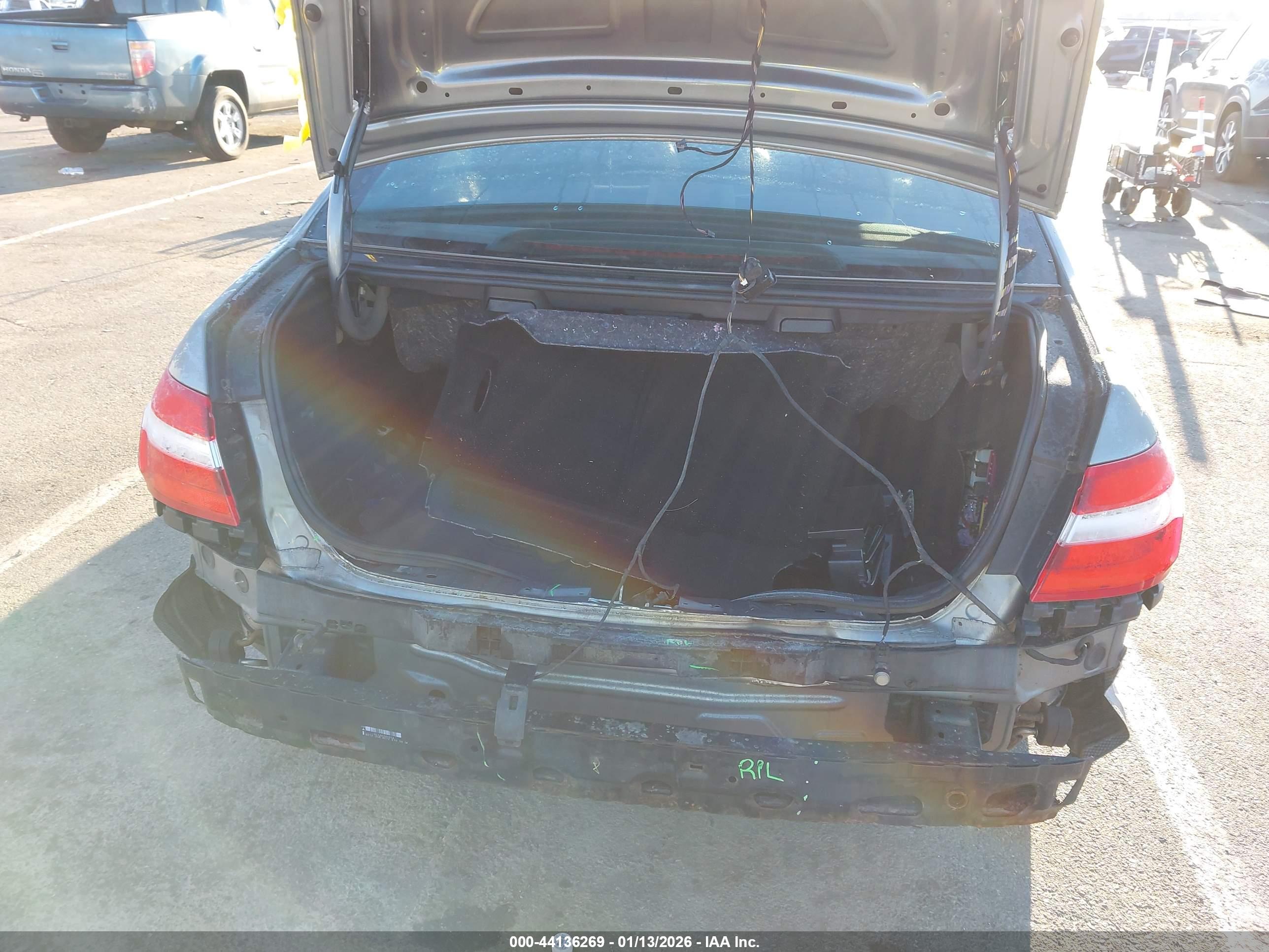 MERCEDES-BENZ E image 6