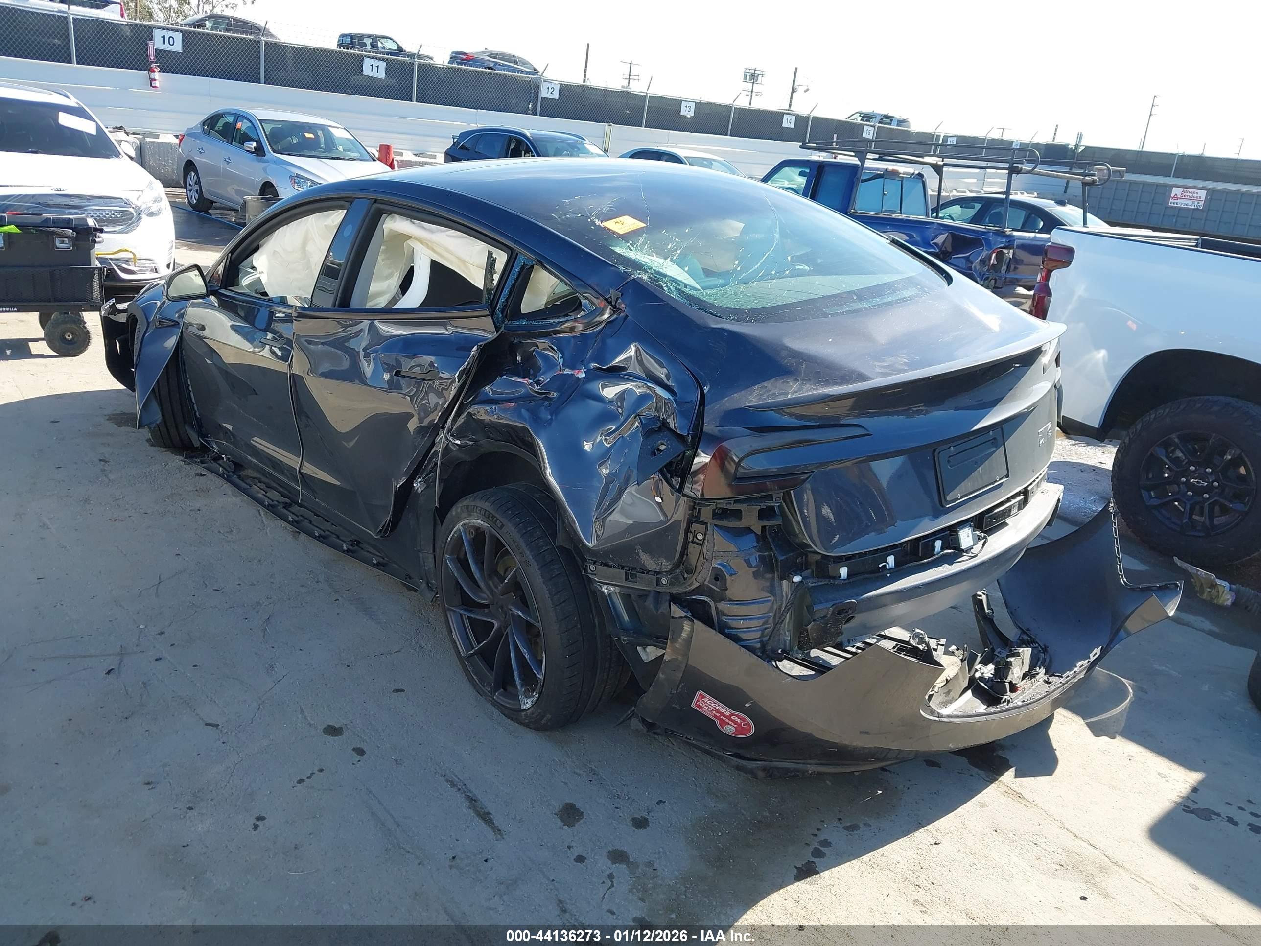 TESLA MODEL image 3
