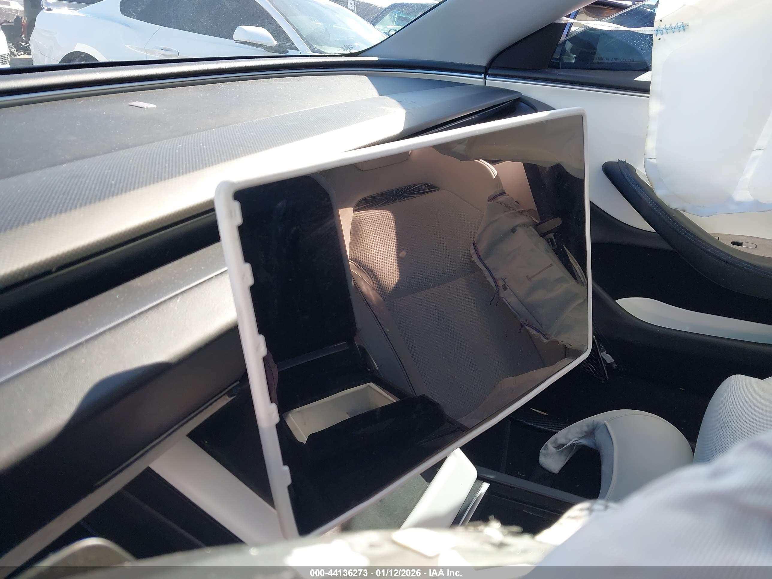 TESLA MODEL image 7