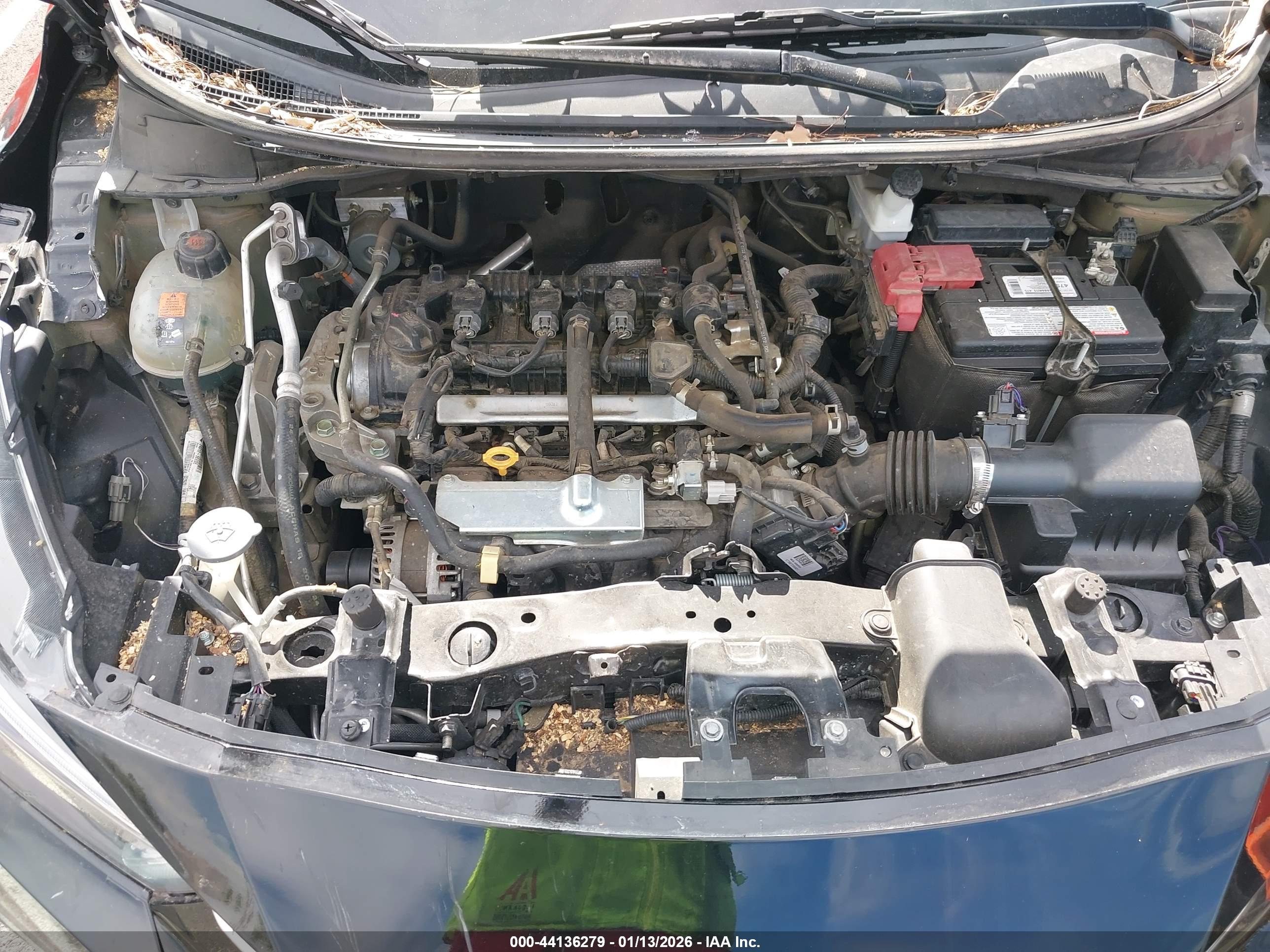 NISSAN VERSA image 10