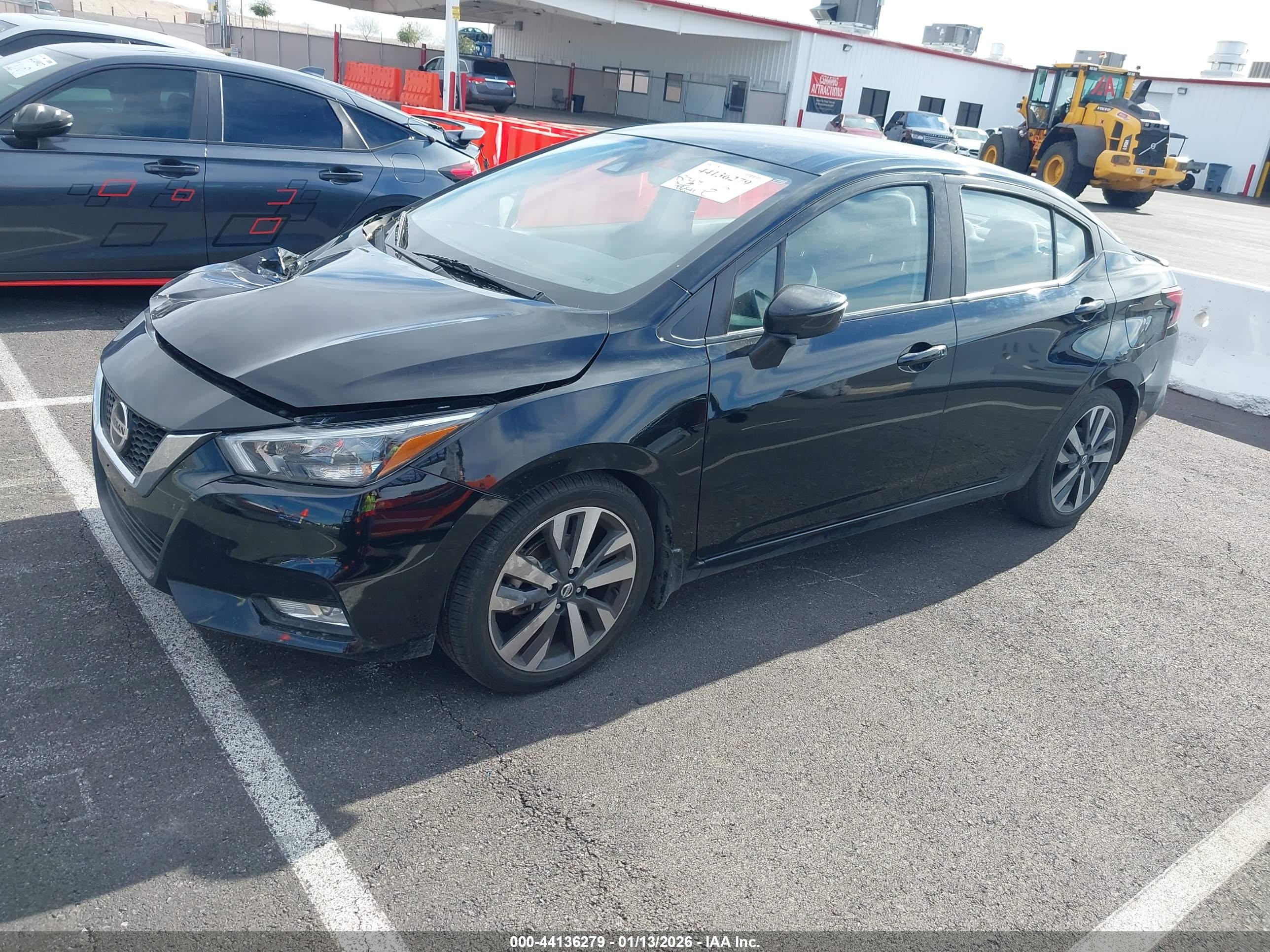 NISSAN VERSA image 2