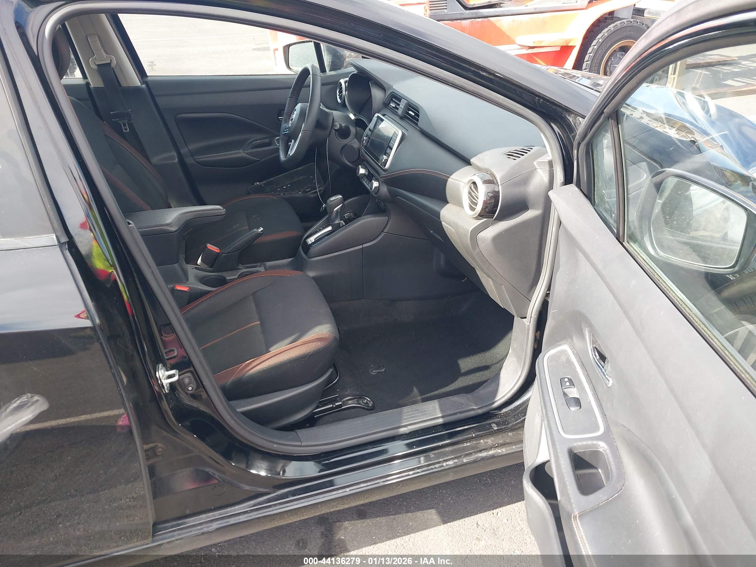 NISSAN VERSA image 5