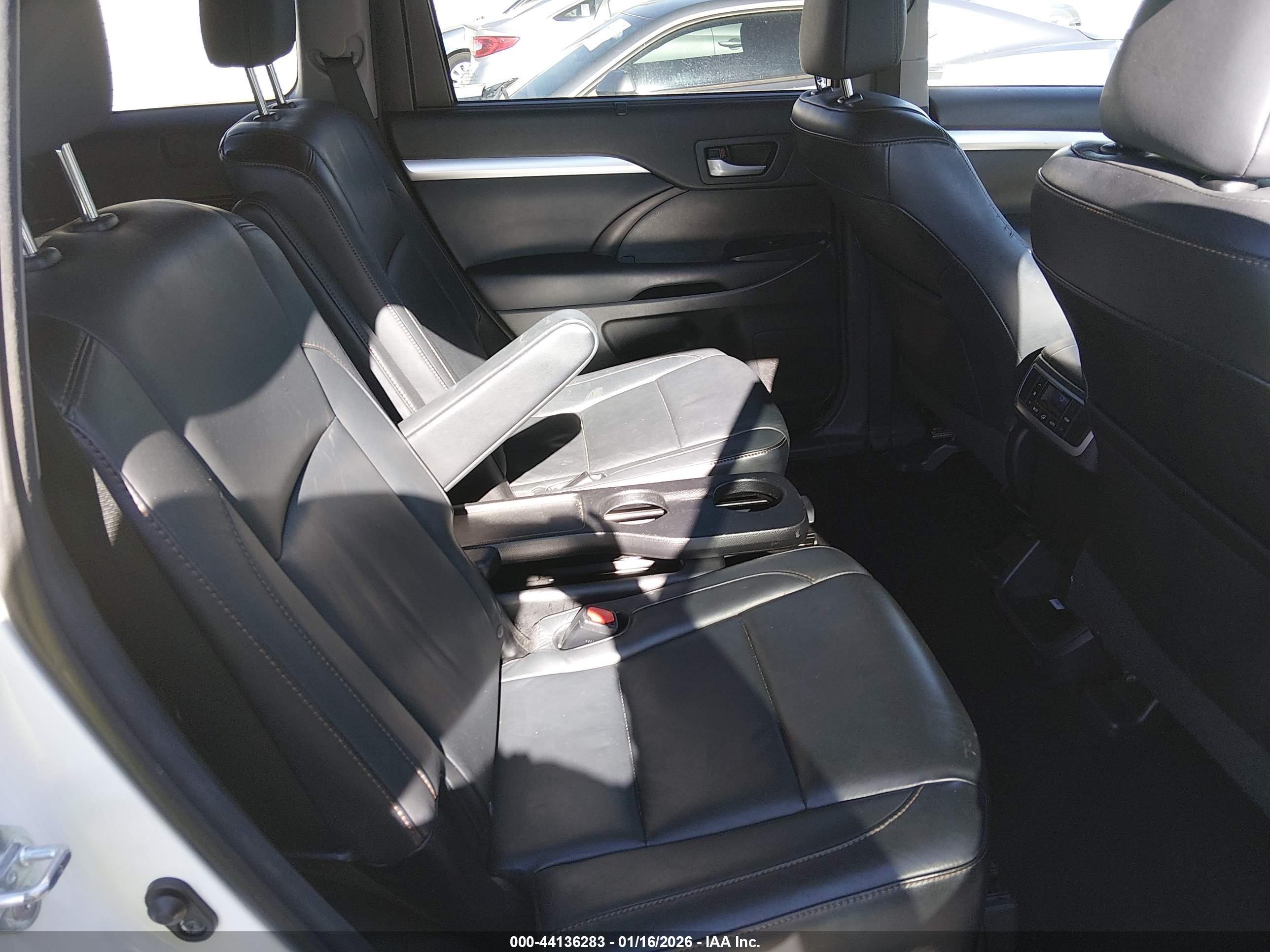 TOYOTA HIGHLANDER image 8