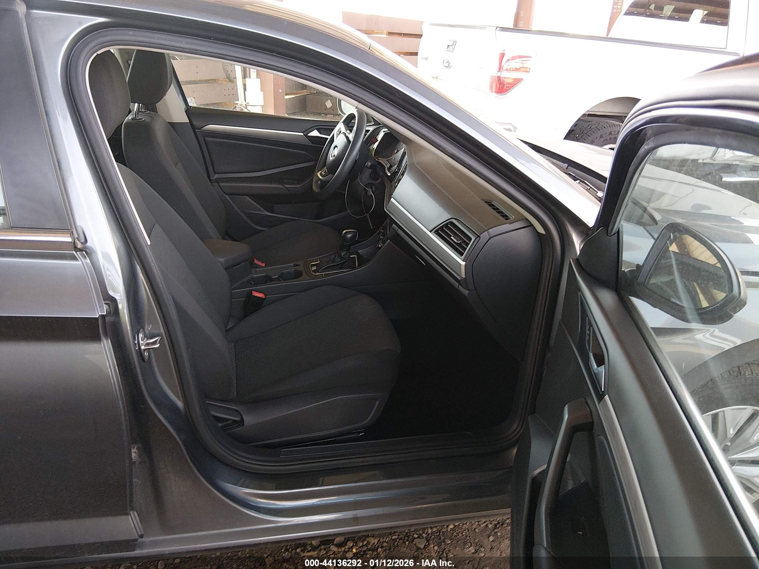VOLKSWAGEN JETTA image 5