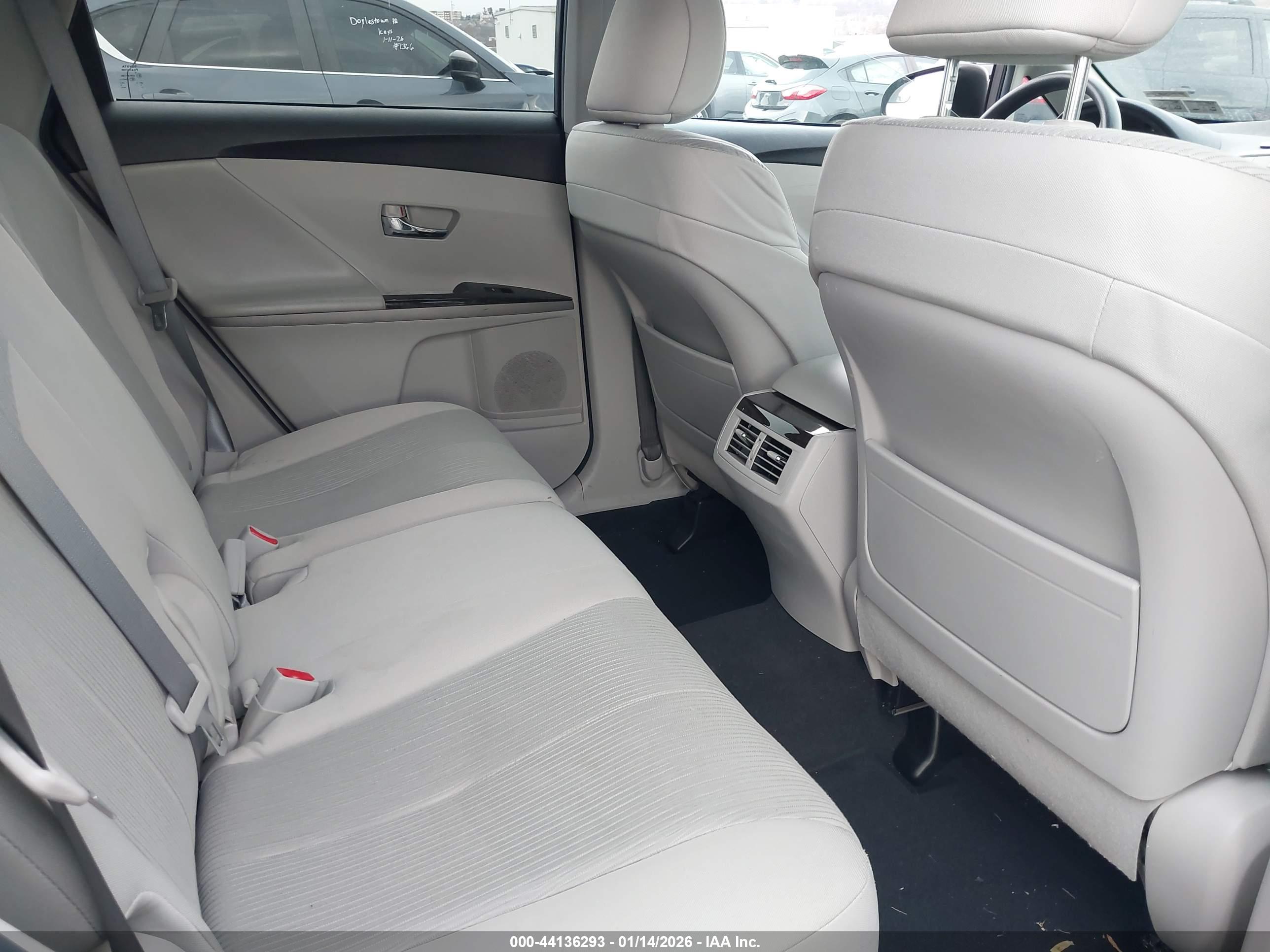 TOYOTA VENZA image 8