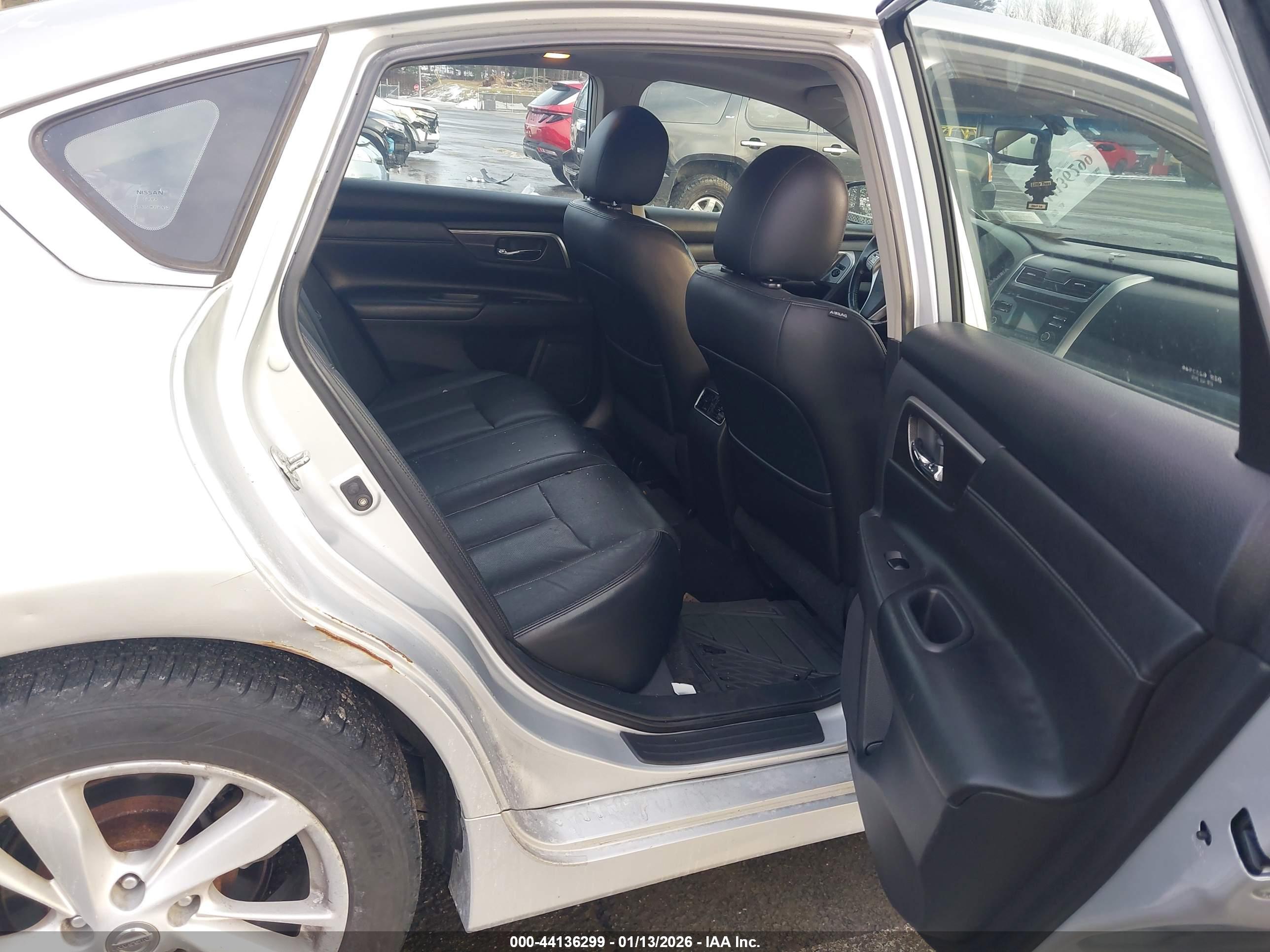 NISSAN ALTIMA image 8