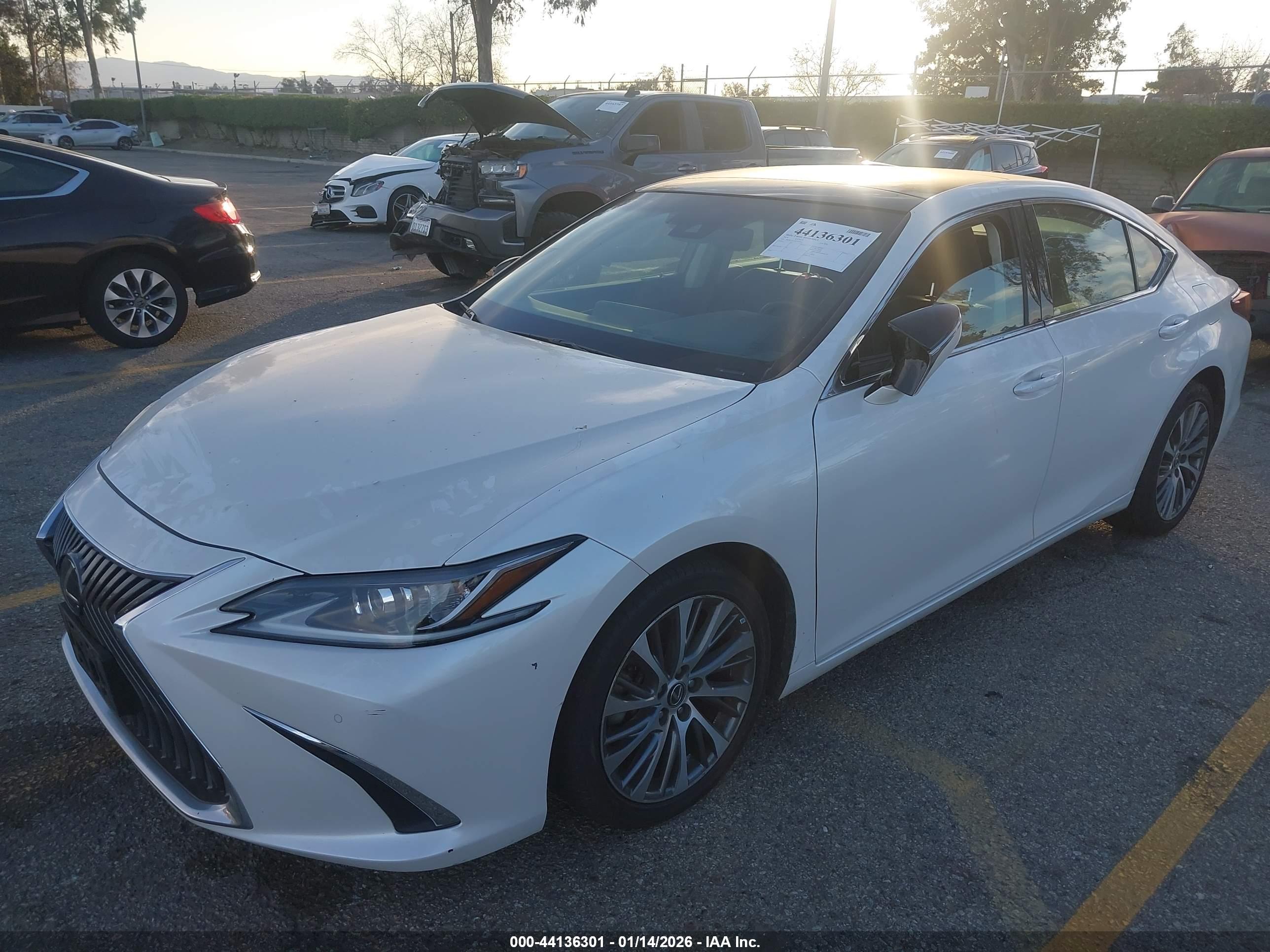 LEXUS ES image 2