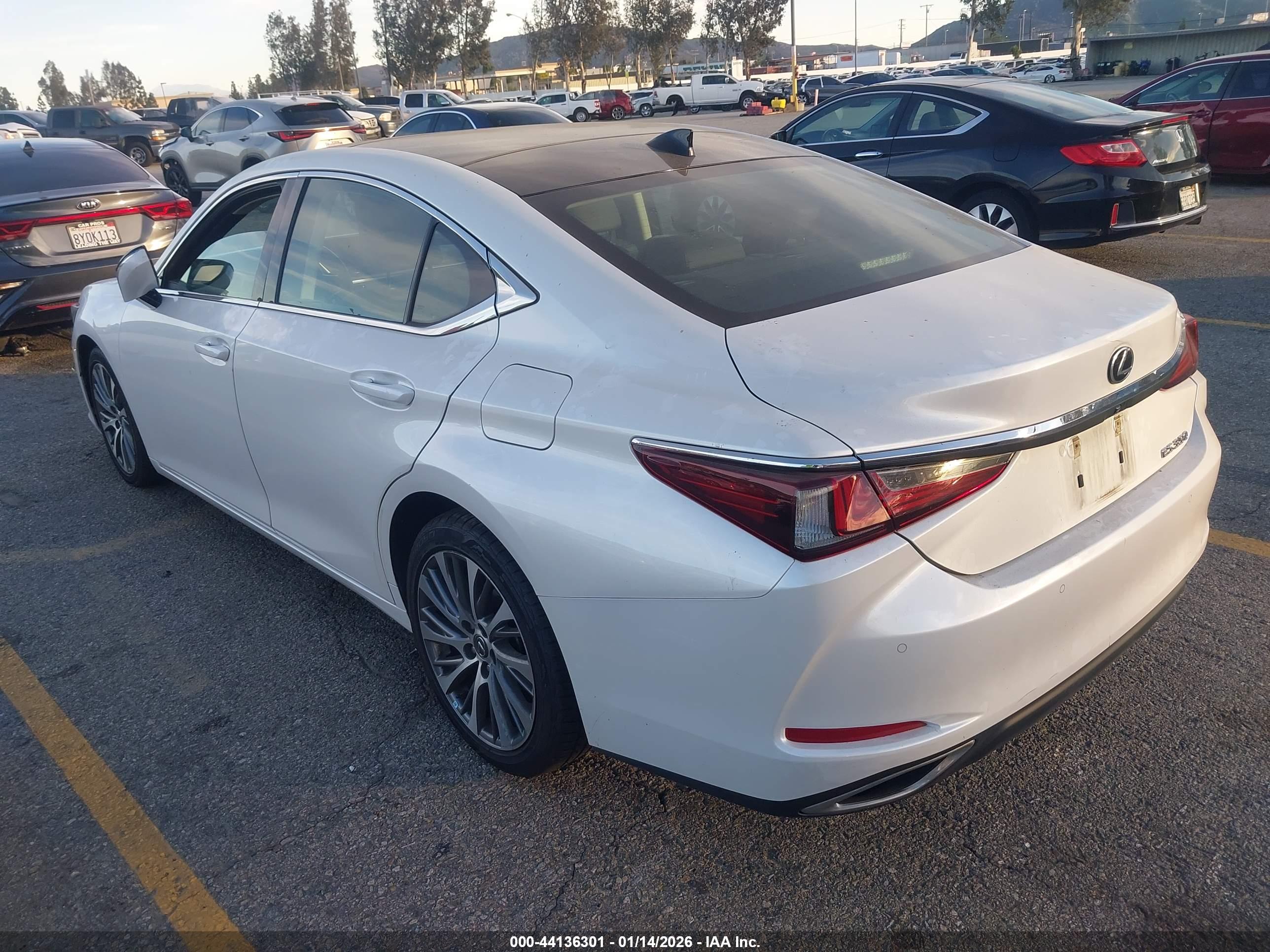 LEXUS ES image 3