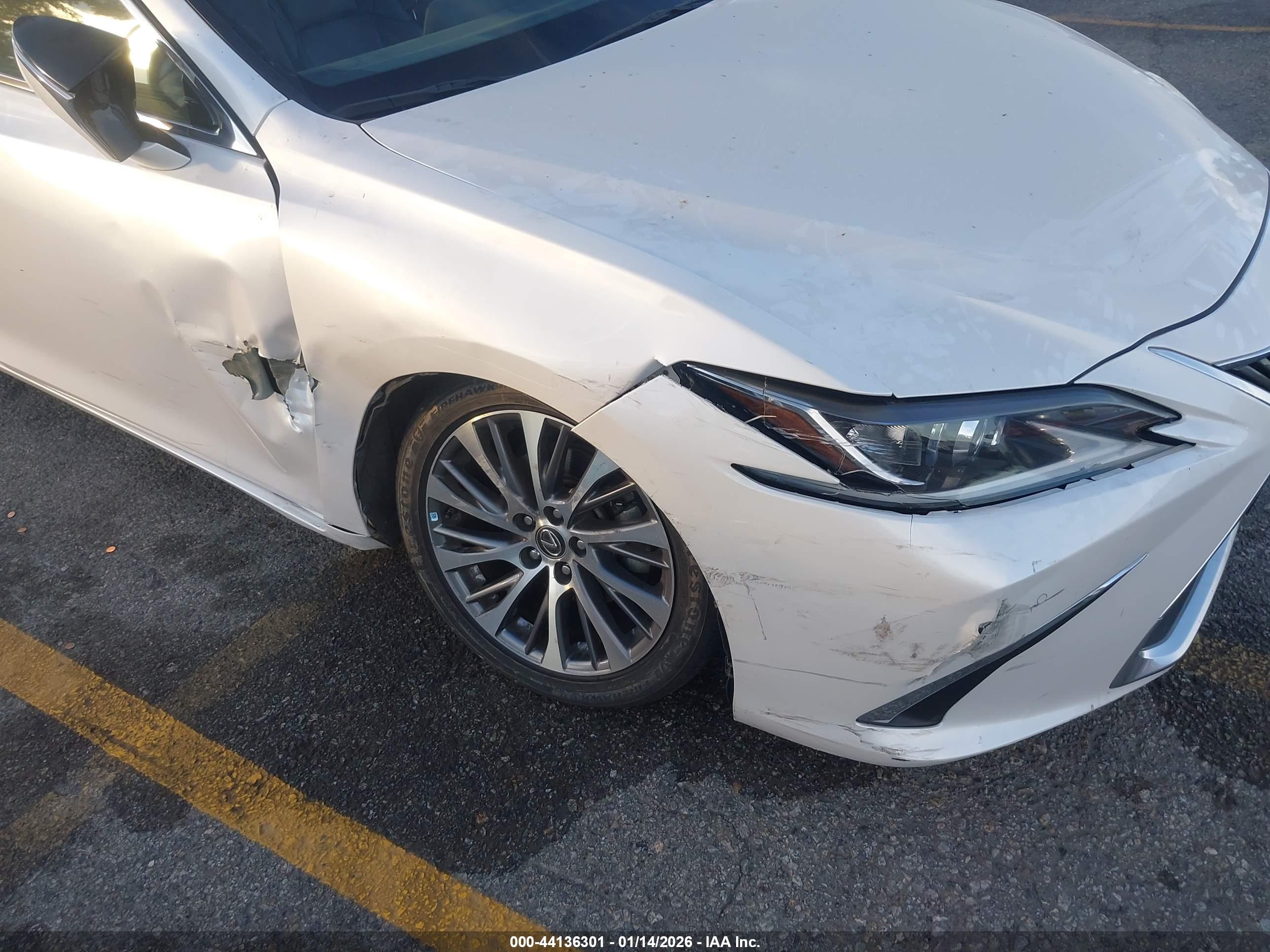 LEXUS ES image 6