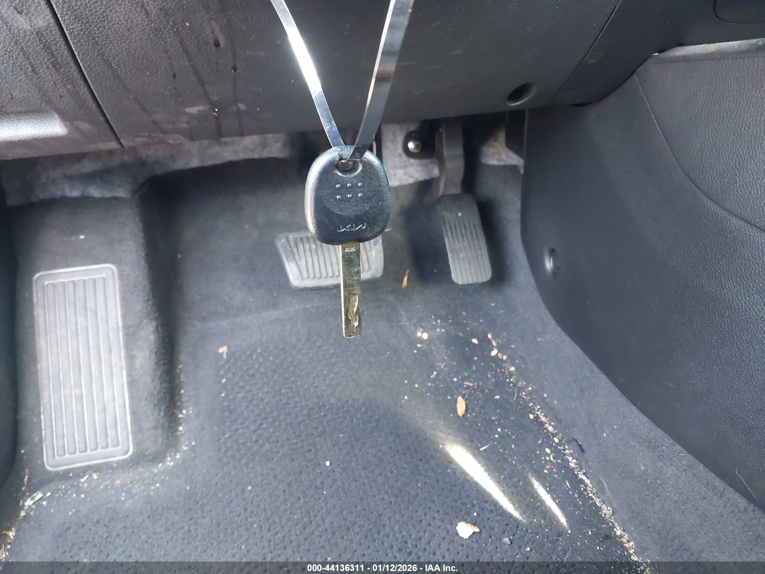 KIA RIO image 11