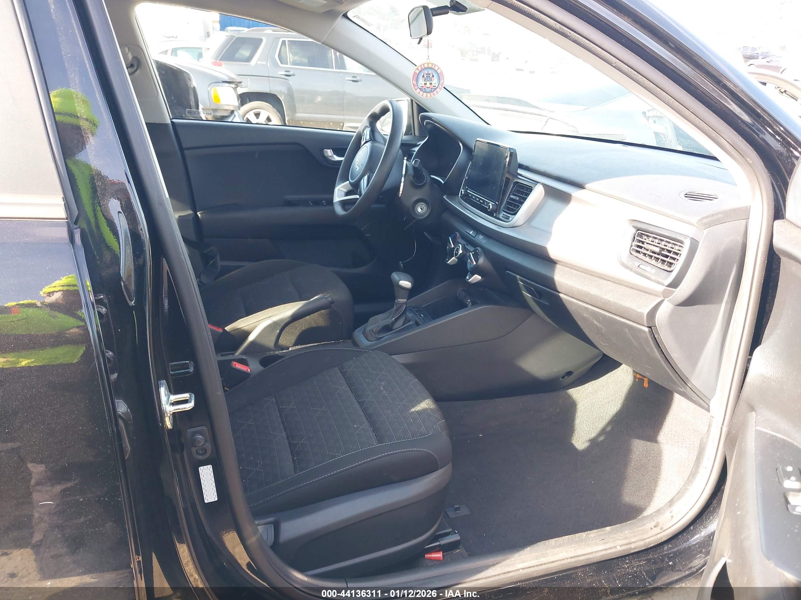KIA RIO image 5